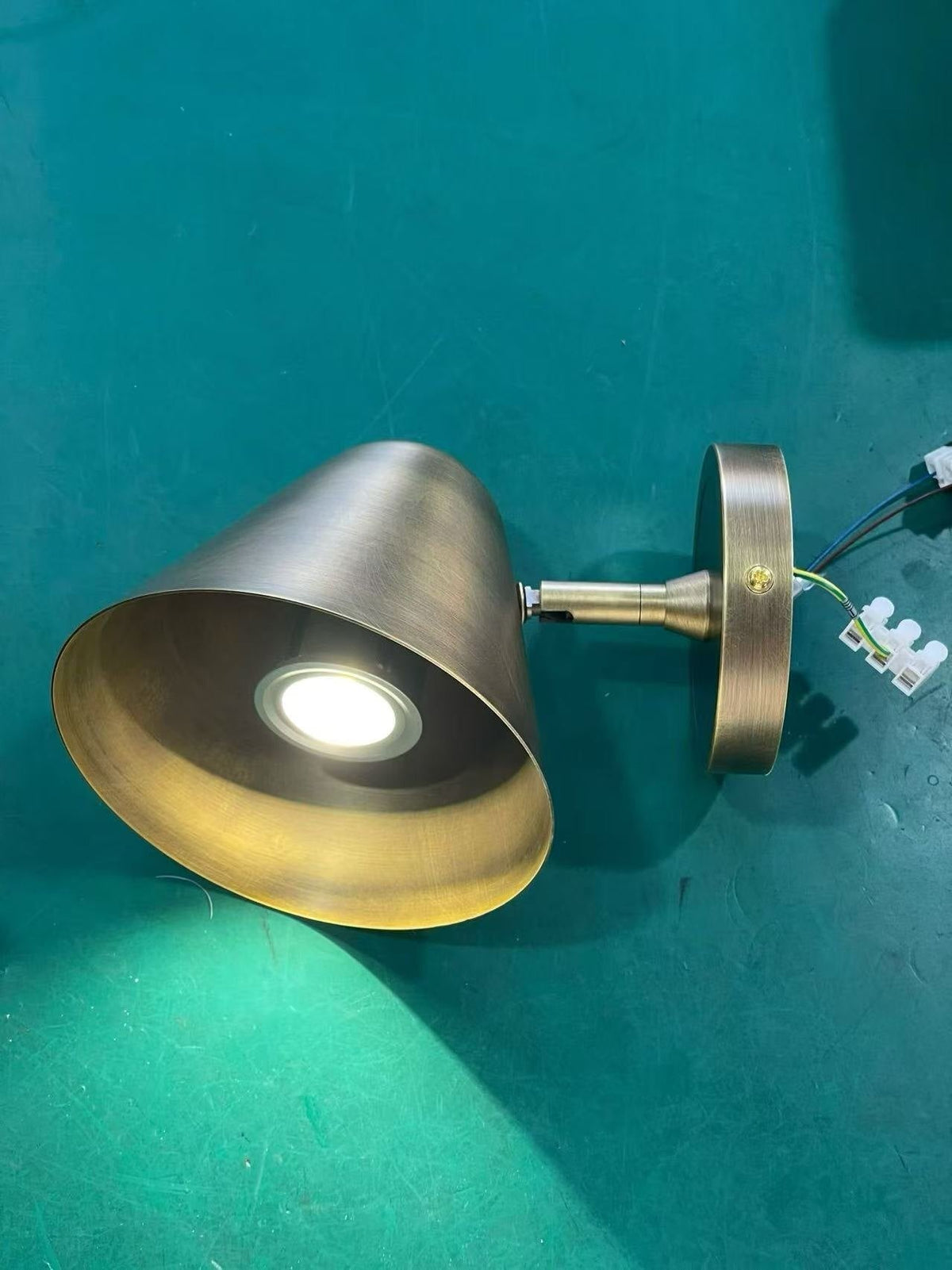 Orelelaria Wandleuchte in Antik-Bronze