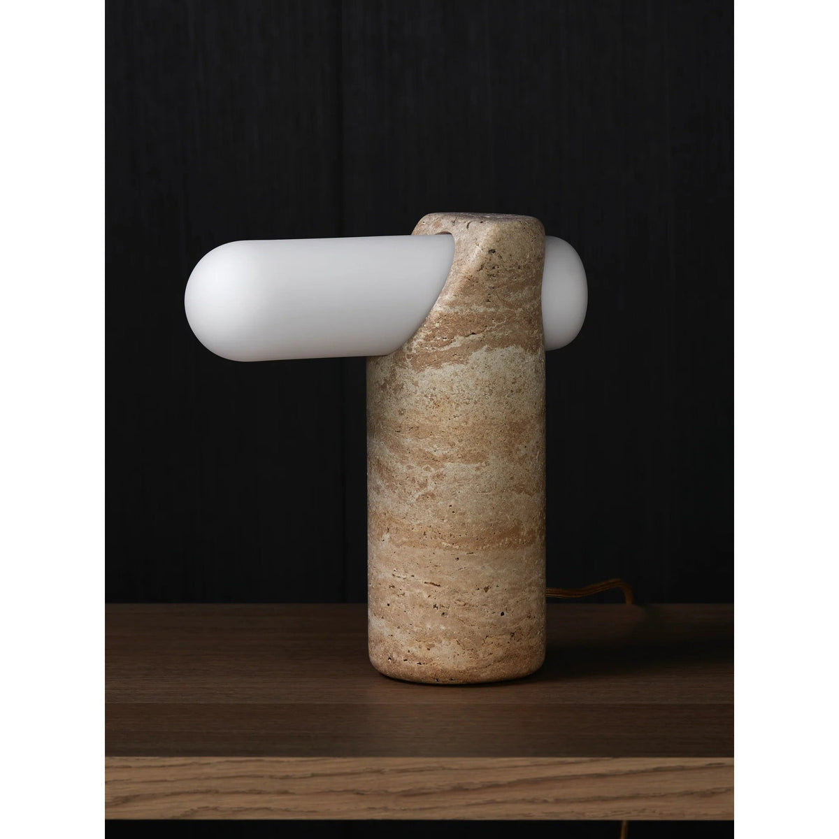 Marwen Travertin-Tischleuchte in Beige