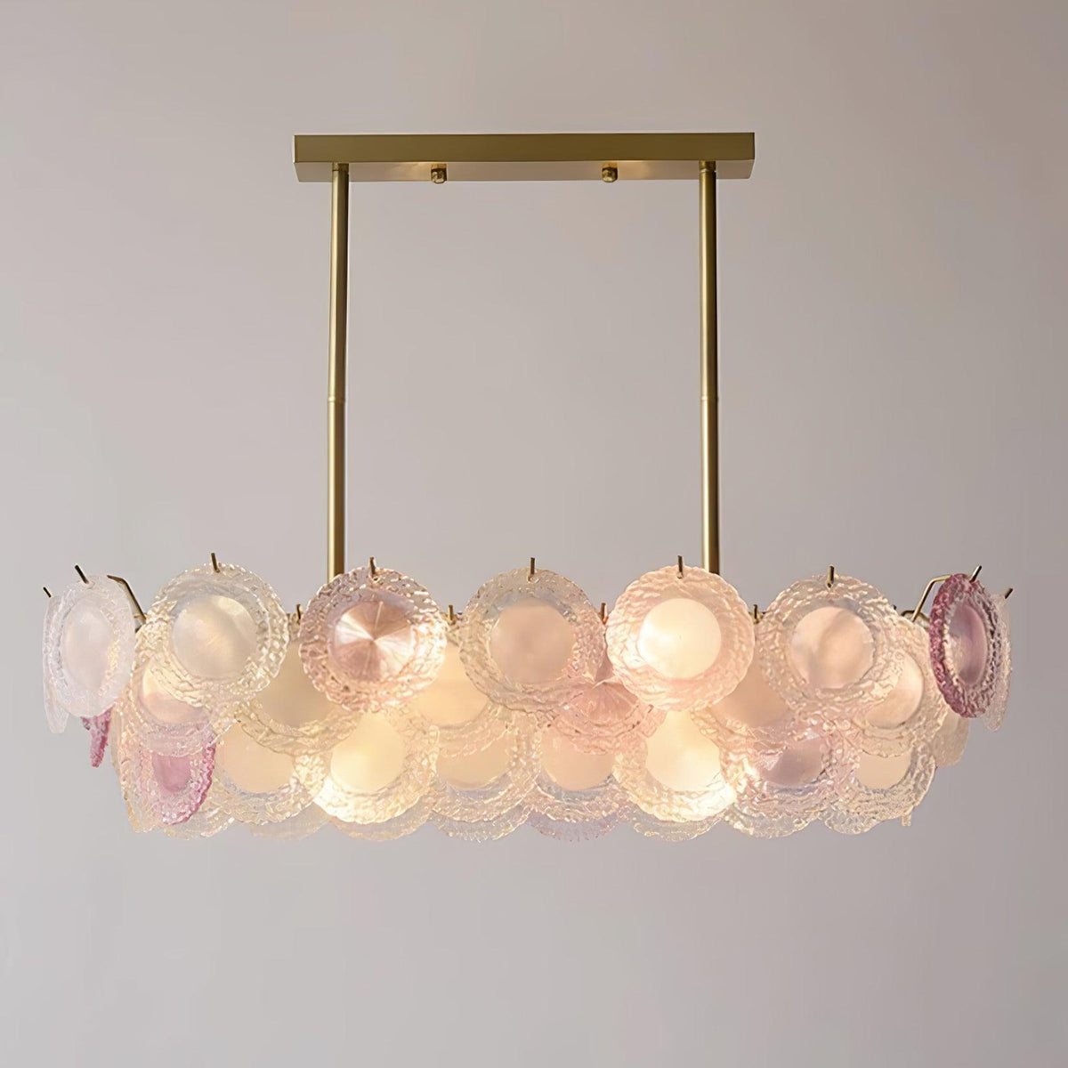 Celinine Kronleuchter aus Glas in geschichteter Scheibenform verspielt