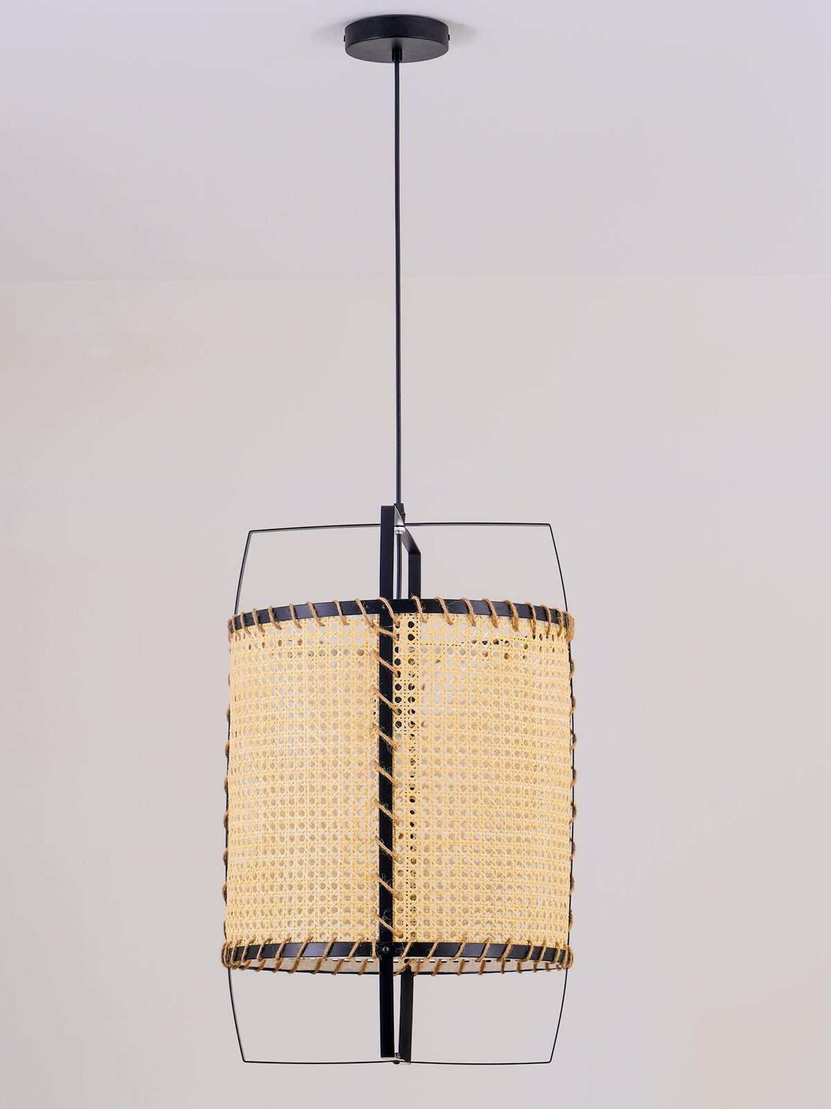 Kevis Pendelleuchte aus Rattan mit Korbrahmen im Industrie-Stil