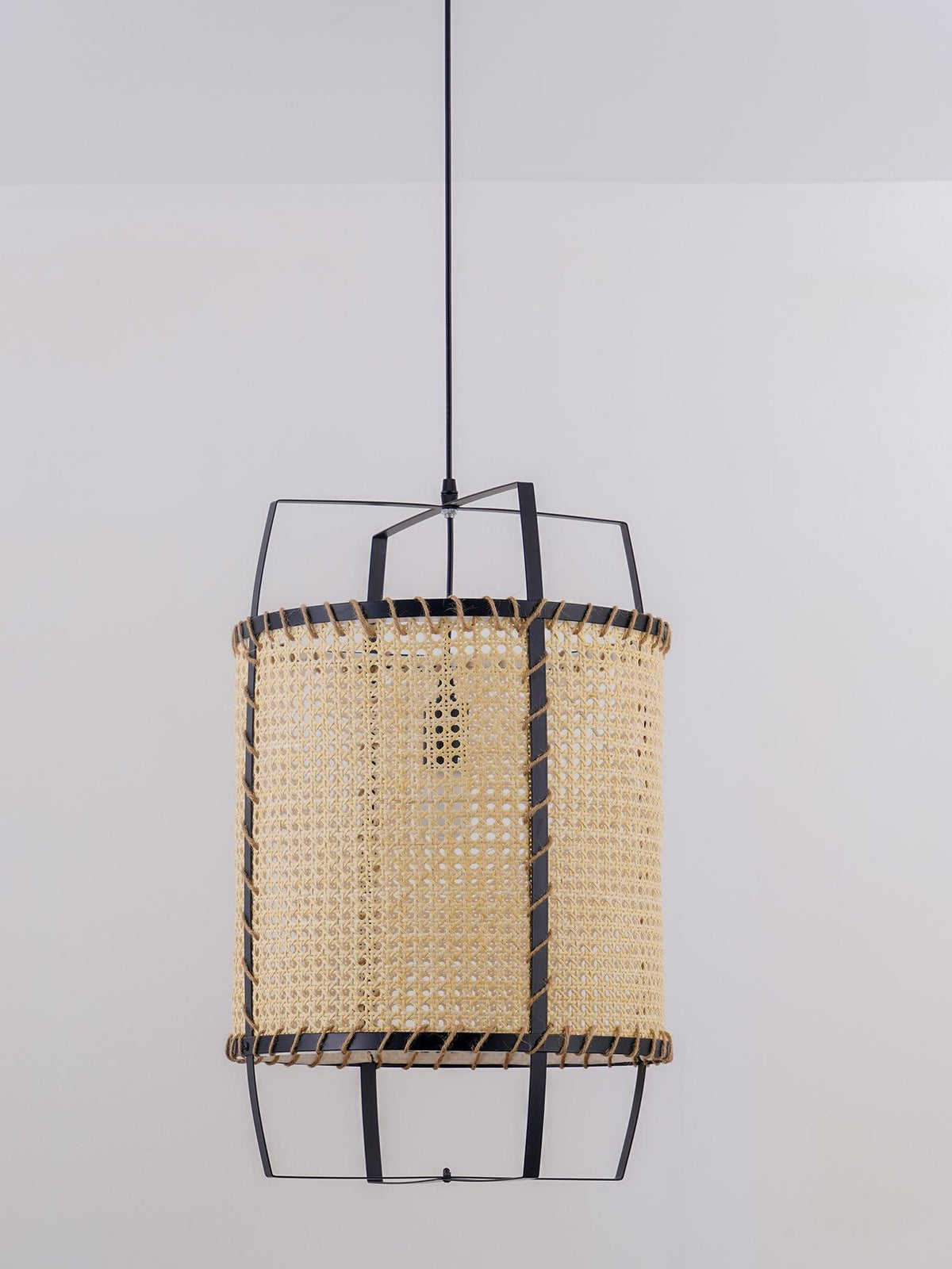 Kevis Pendelleuchte aus Rattan mit Korbrahmen im Industrie-Stil