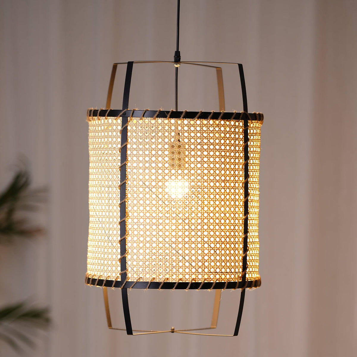 Kevis Pendelleuchte aus Rattan mit Korbrahmen im Industrie-Stil