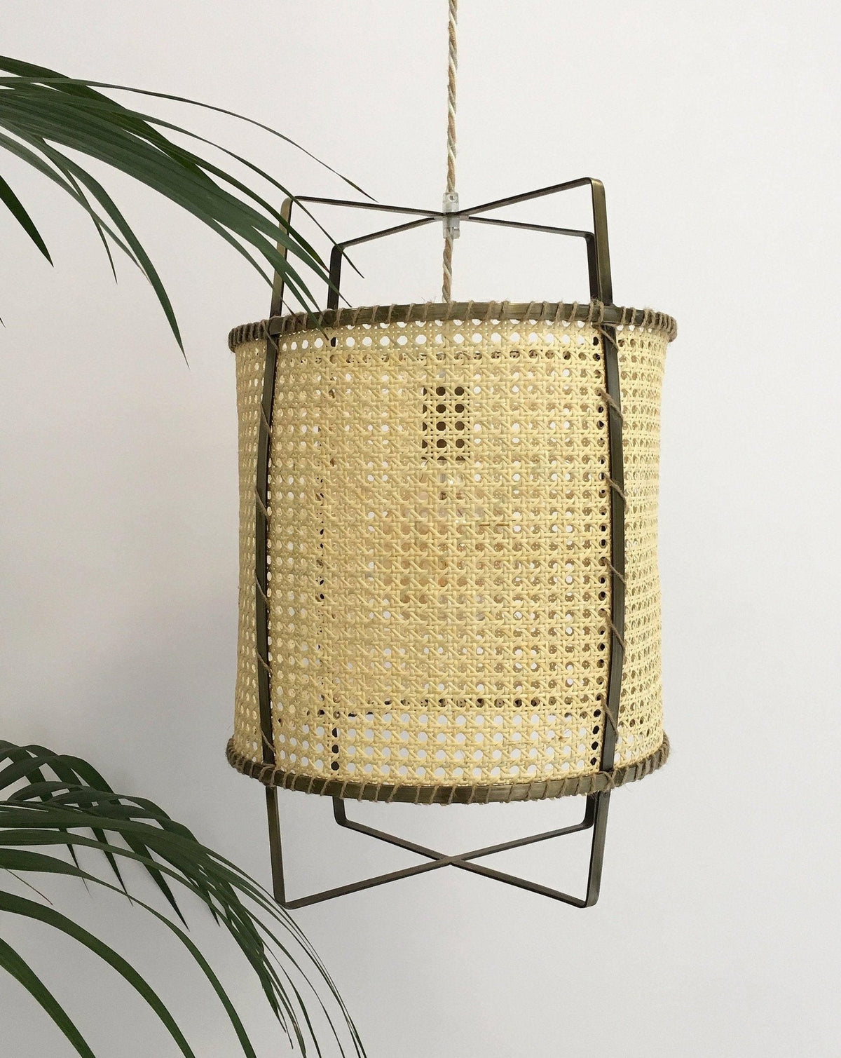 Kevis Pendelleuchte aus Rattan mit Korbrahmen im Industrie-Stil