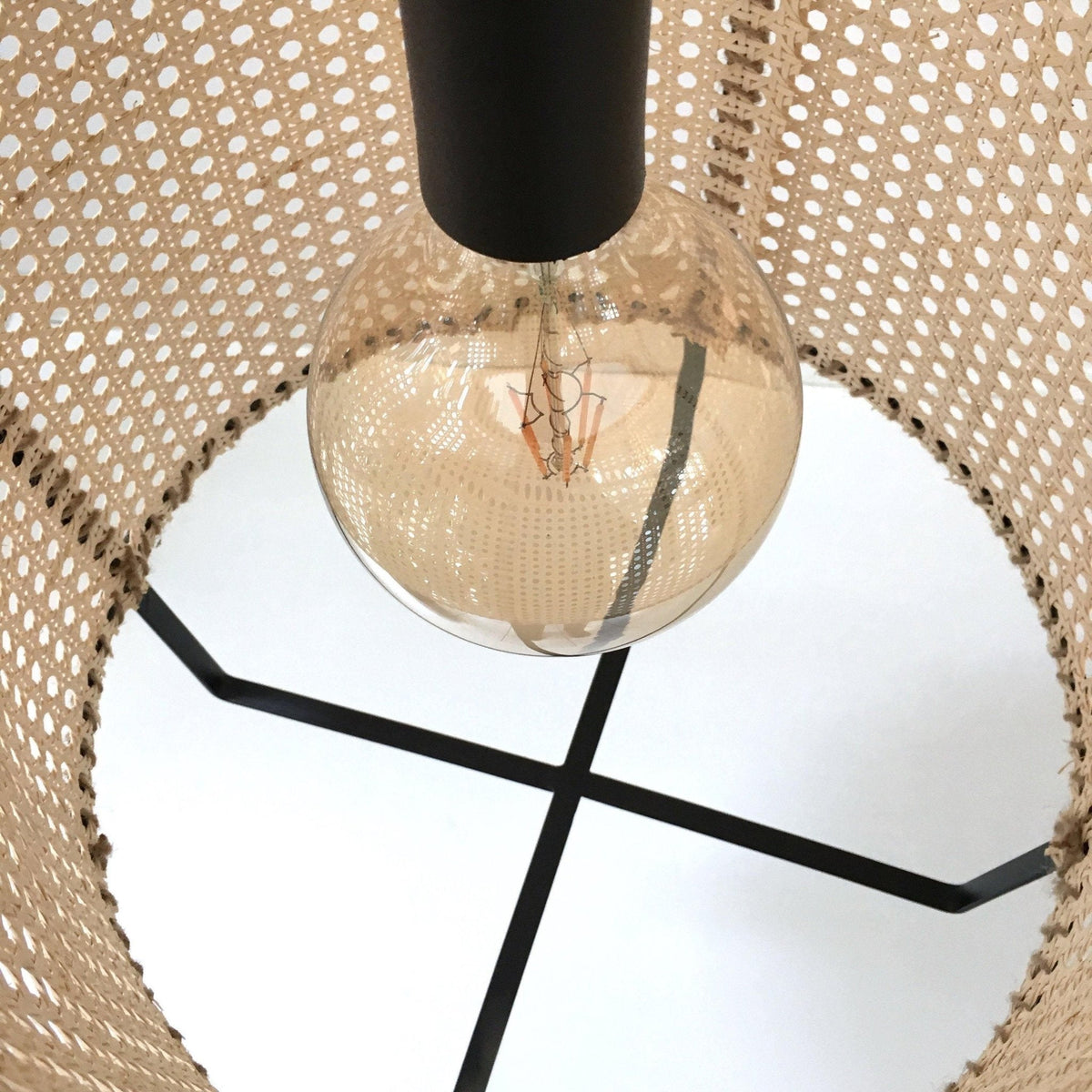 Kevis Pendelleuchte aus Rattan mit Korbrahmen im Industrie-Stil