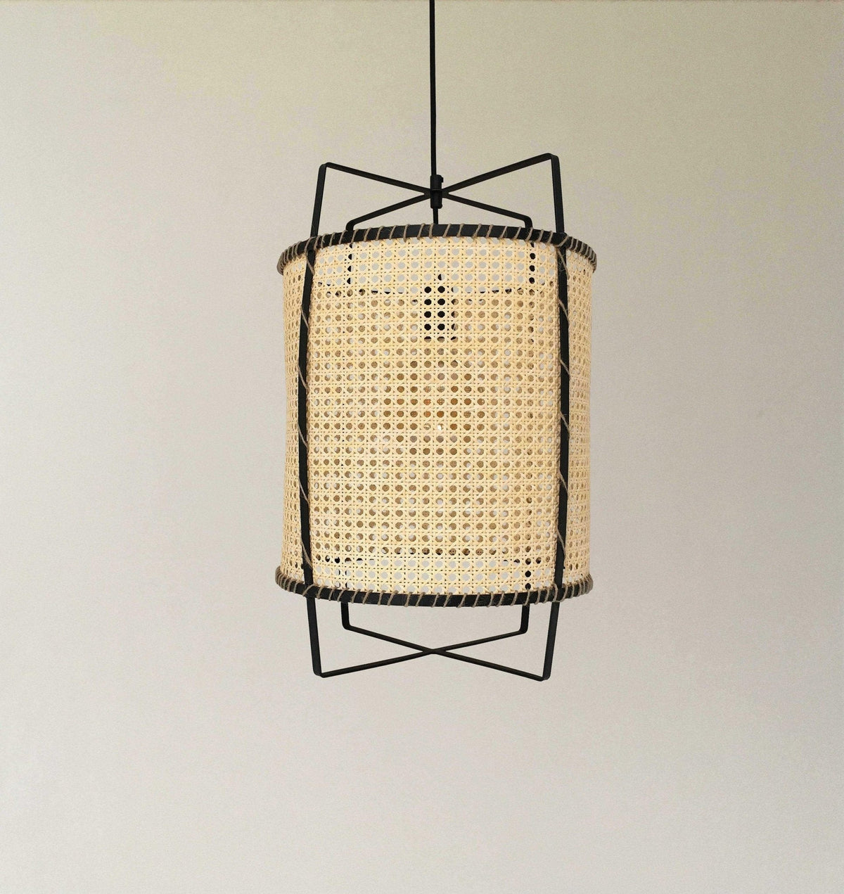 Kevis Pendelleuchte aus Rattan mit Korbrahmen im Industrie-Stil
