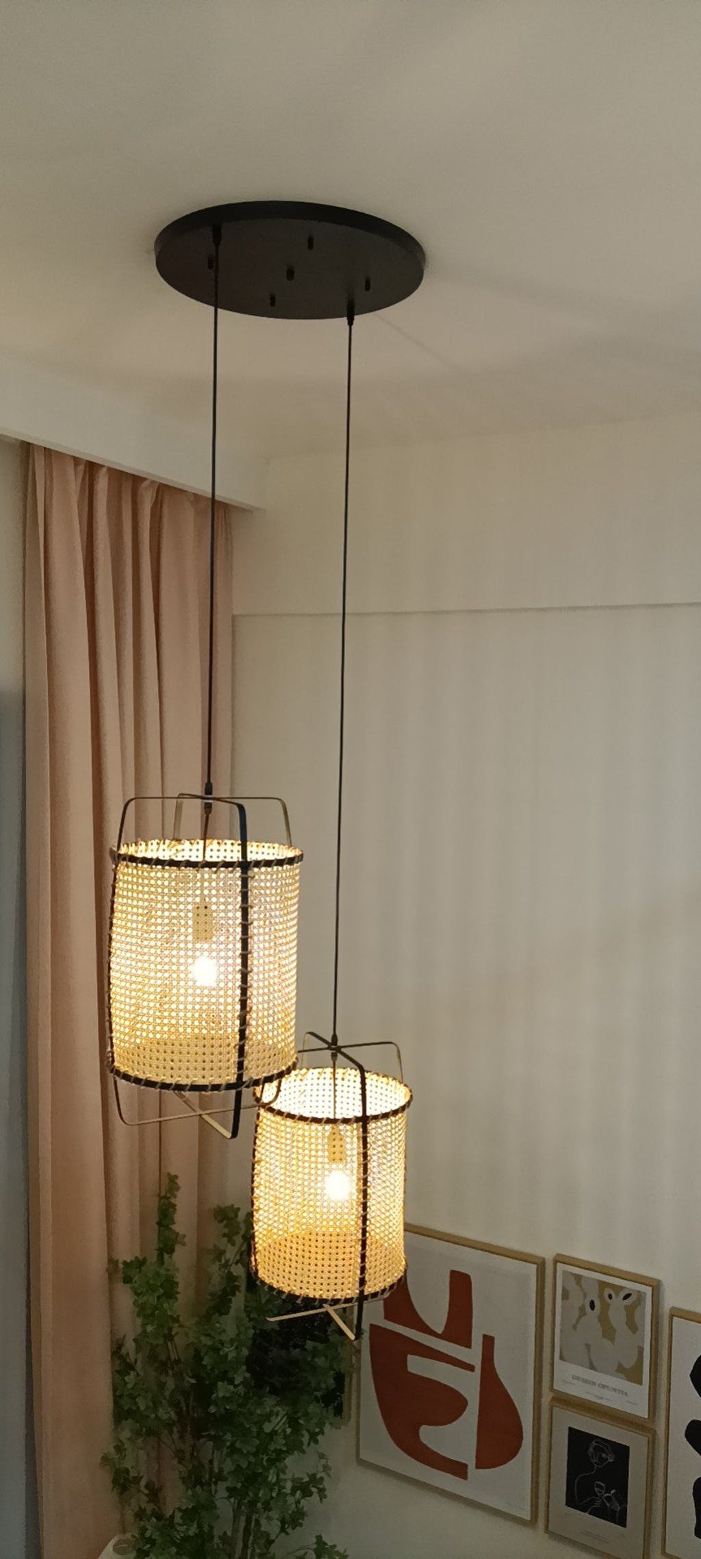 Kevis Pendelleuchte aus Rattan mit Korbrahmen im Industrie-Stil
