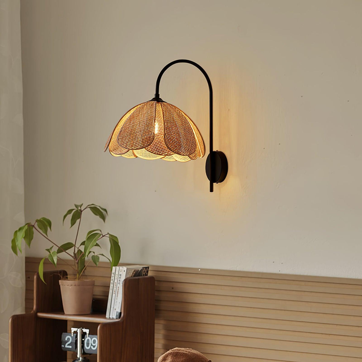 Zevelia Elegance Natürliche Petal-Rattan-Wandleuchte