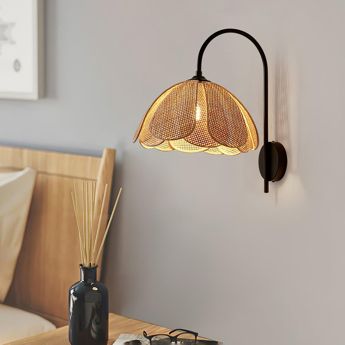Zevelia Elegance Natürliche Petal-Rattan-Wandleuchte