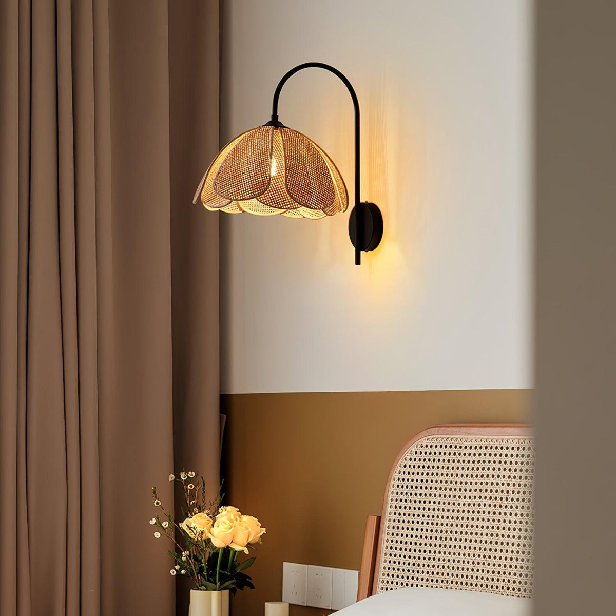 Zevelia Elegance Natürliche Petal-Rattan-Wandleuchte