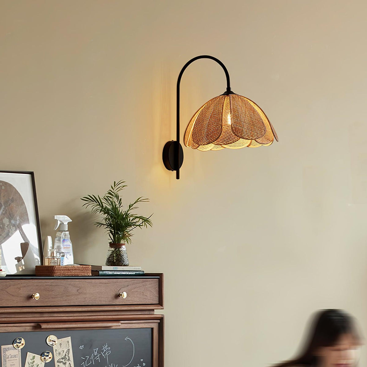 Zevelia Elegance Natürliche Petal-Rattan-Wandleuchte