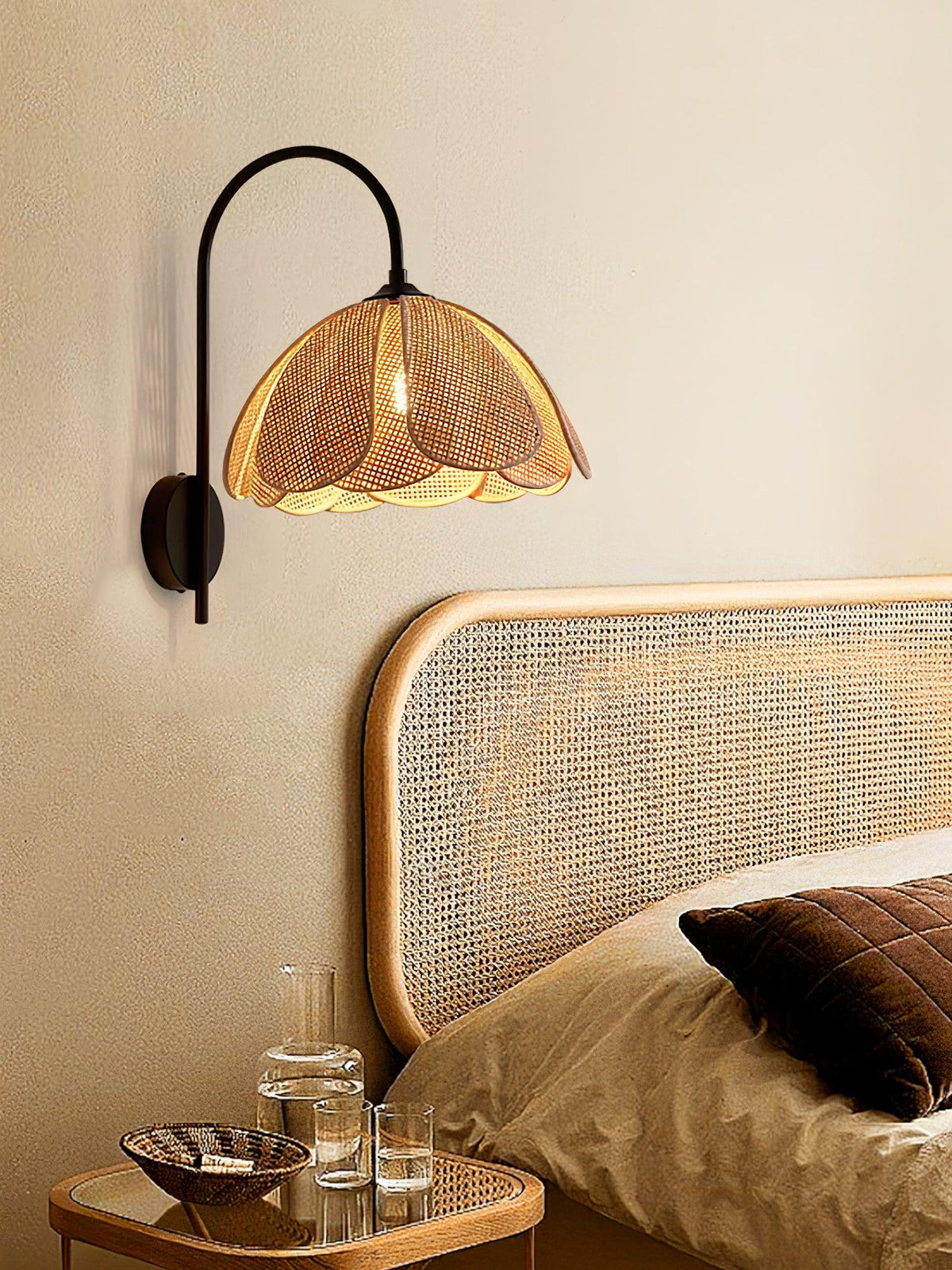 Zevelia Elegance Natürliche Petal-Rattan-Wandleuchte