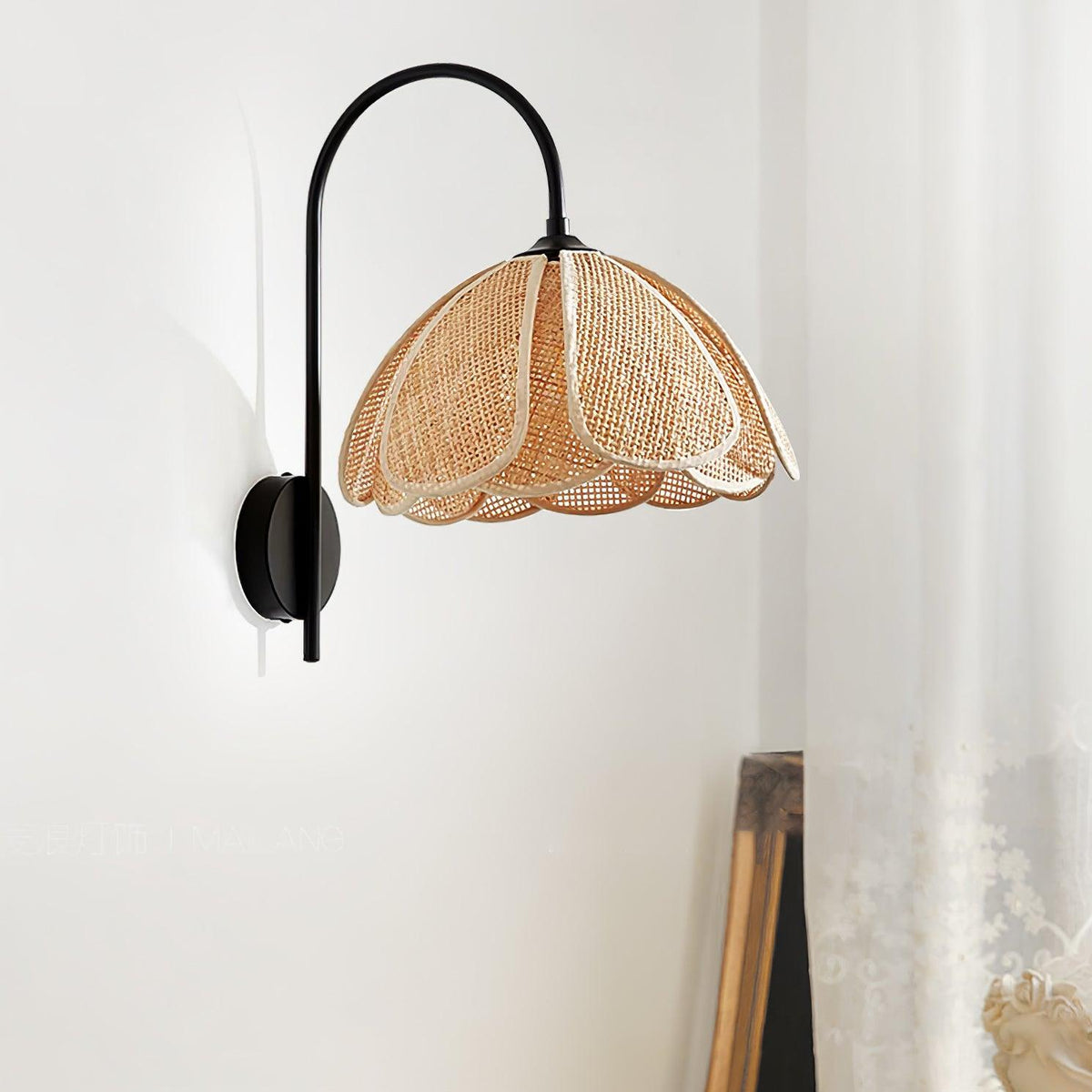 Zevelia Elegance Natürliche Petal-Rattan-Wandleuchte