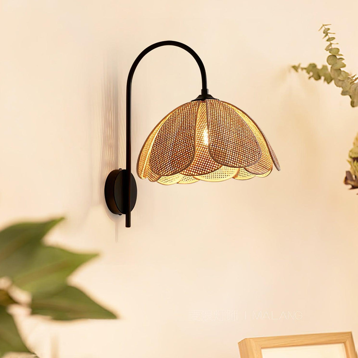 Zevelia Elegance Natürliche Petal-Rattan-Wandleuchte