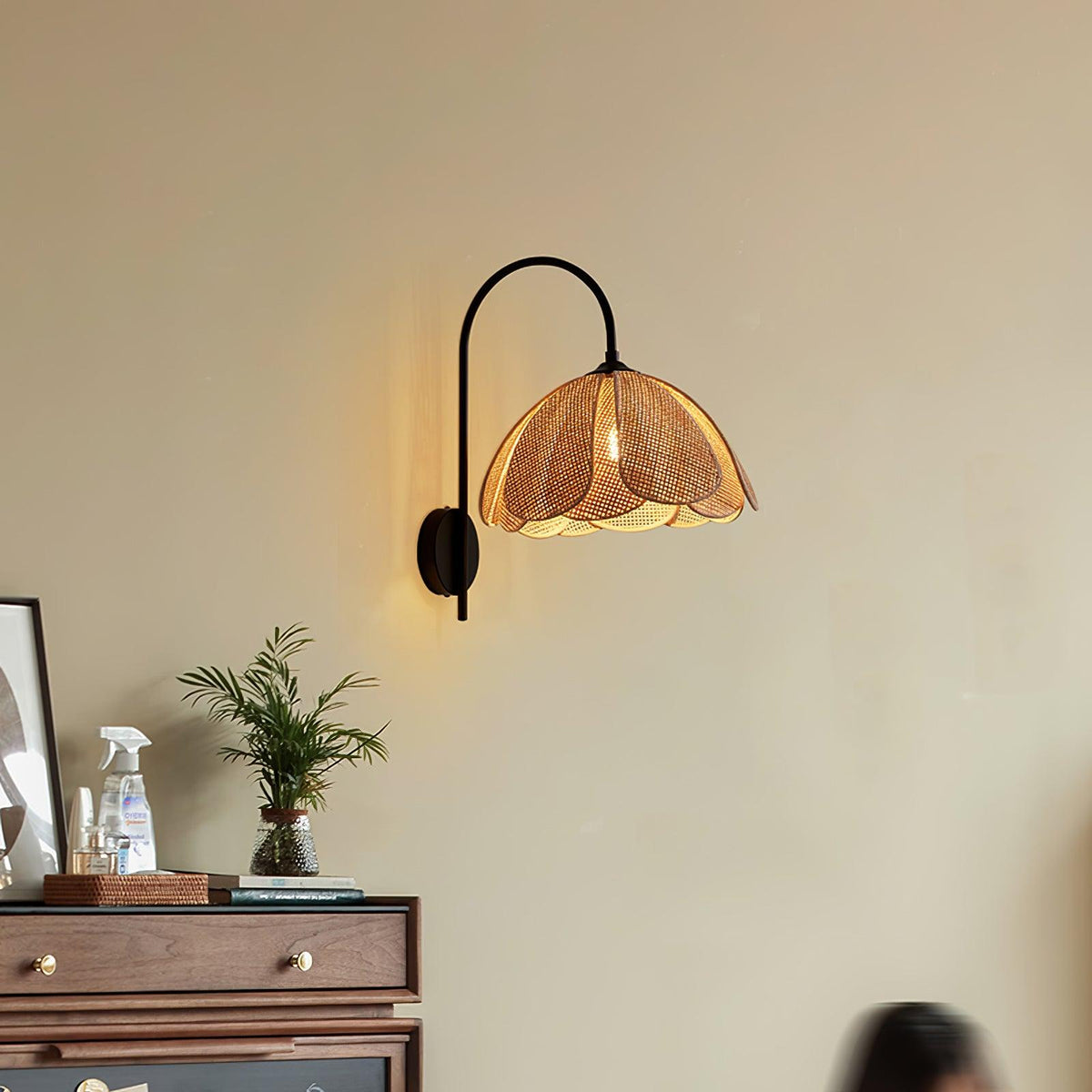 Zevelia Elegance Natürliche Petal-Rattan-Wandleuchte