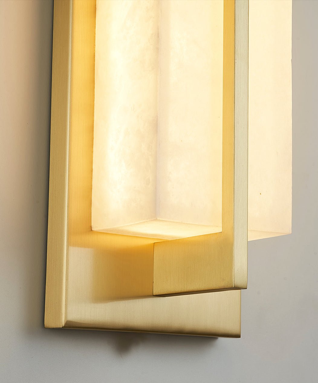 Laxor Alabaster Messing Wandleuchte