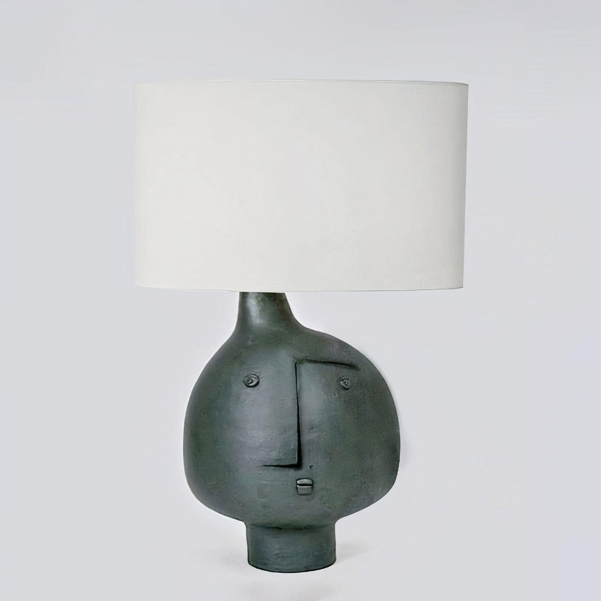 Riveina moderne Tischleuchte aus Kunstharz