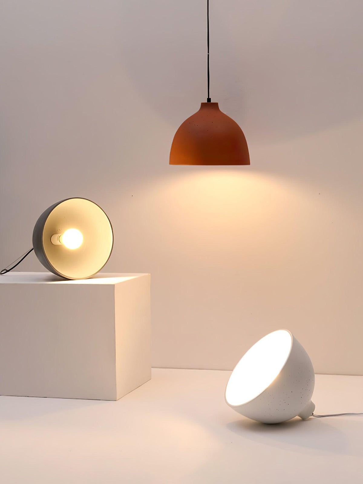 Nirorelle Pendelleuchte aus Kunstharz im klassischen Stil