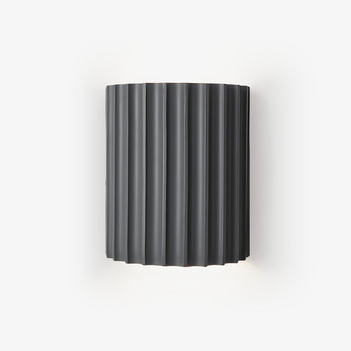 Ivvinen zeitgenössische Kunst-Wandleuchte aus Ribbed-Kunstharz