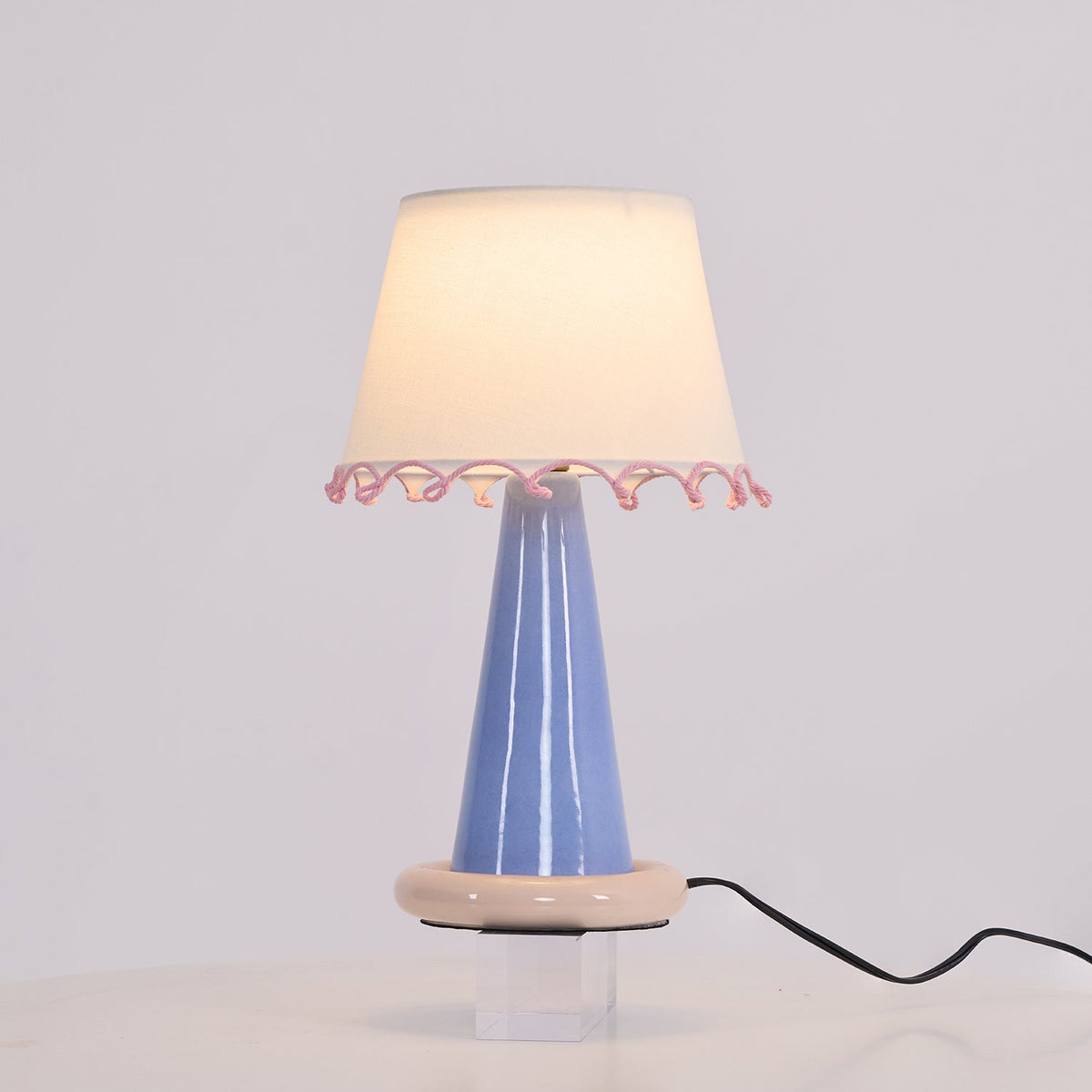 Rhett zeitgenössische Keramik-Tischleuchte