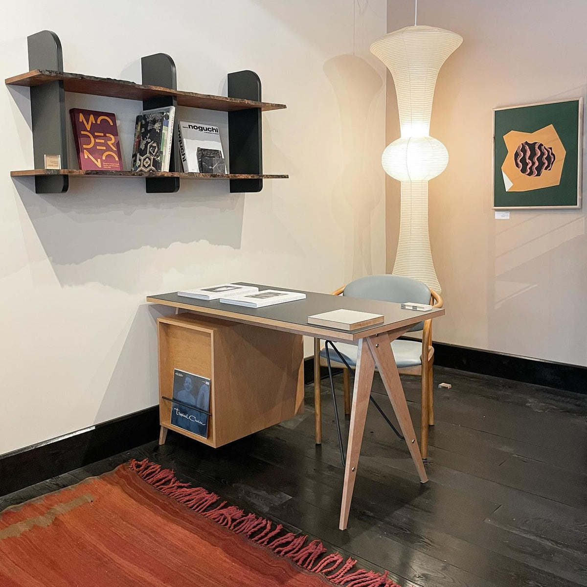 Faye Vertikale Pendelleuchte mit skulpturalem Design aus Papier