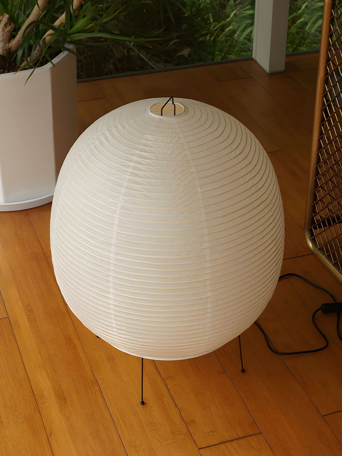 Lunaella Tischleuchte aus Mispelpapier in Laternenform