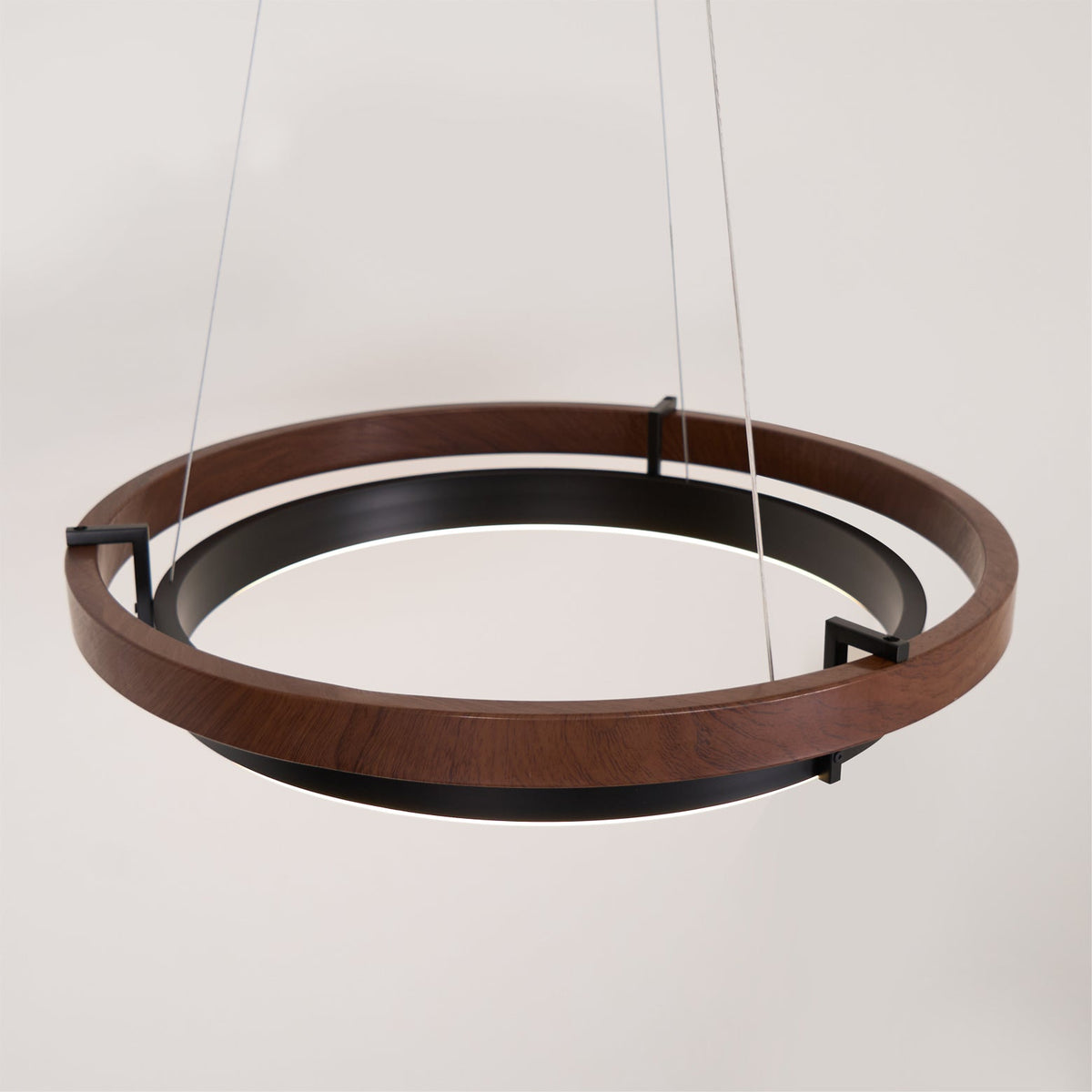 Acorn Ringförmiger Holzkronleuchter