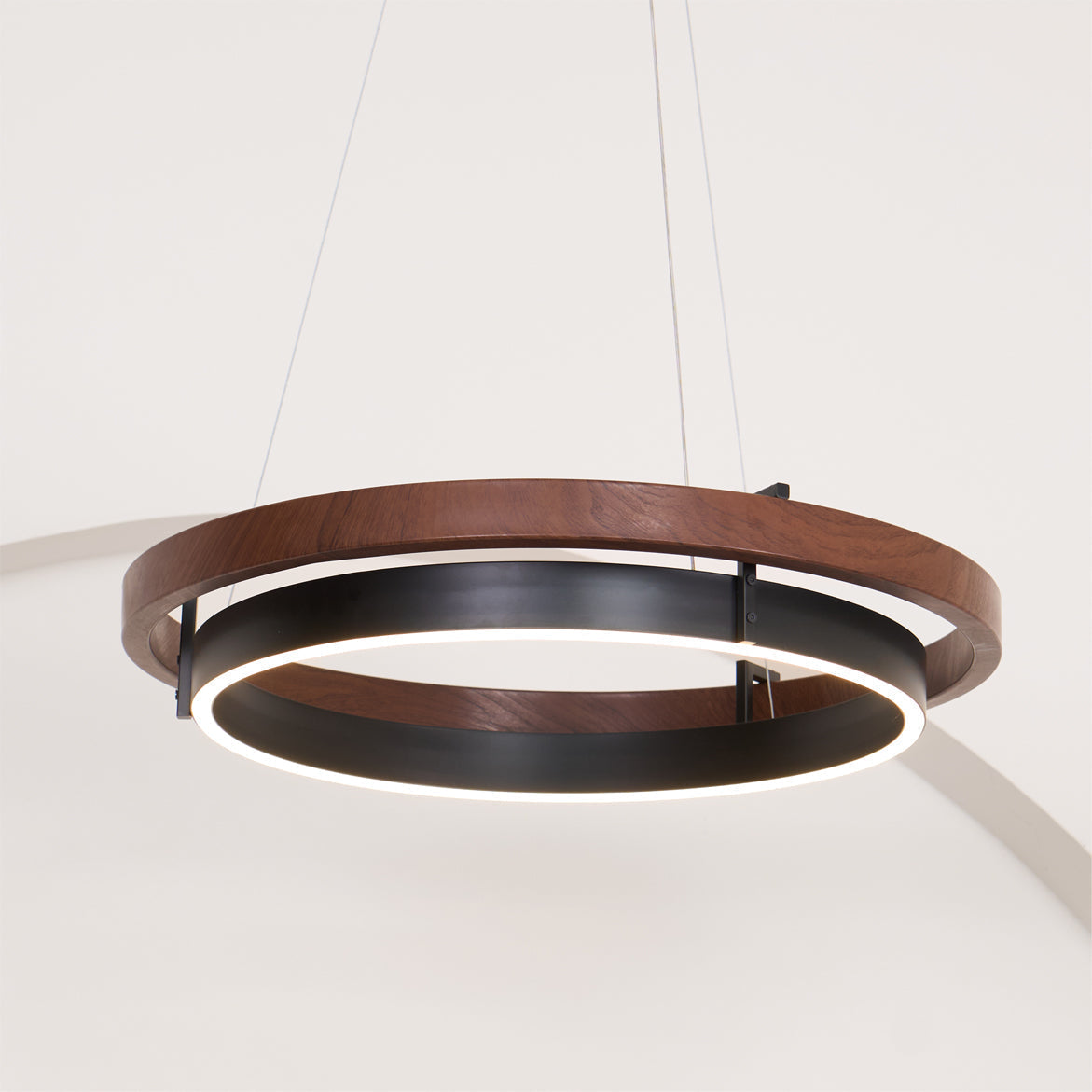 Acorn Ringförmiger Holzkronleuchter