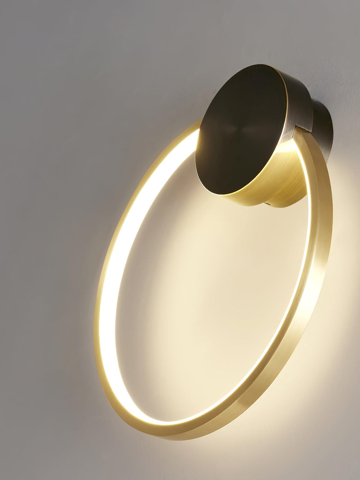 Oriaenne Wandleuchte modern minimalistisch ringförmig LED aus Metall in Messing