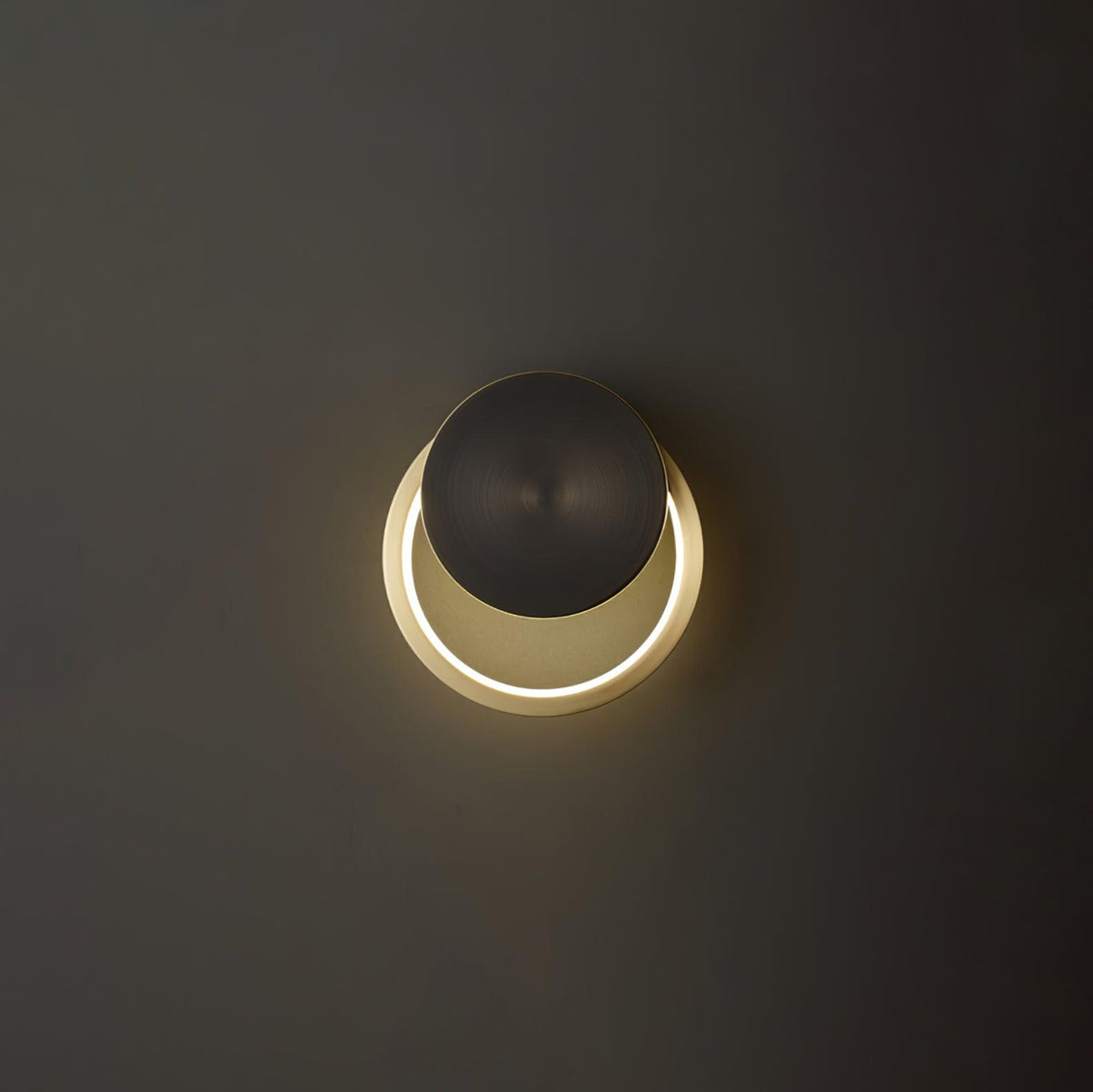 Oriaenne Wandleuchte modern minimalistisch ringförmig LED aus Metall in Messing