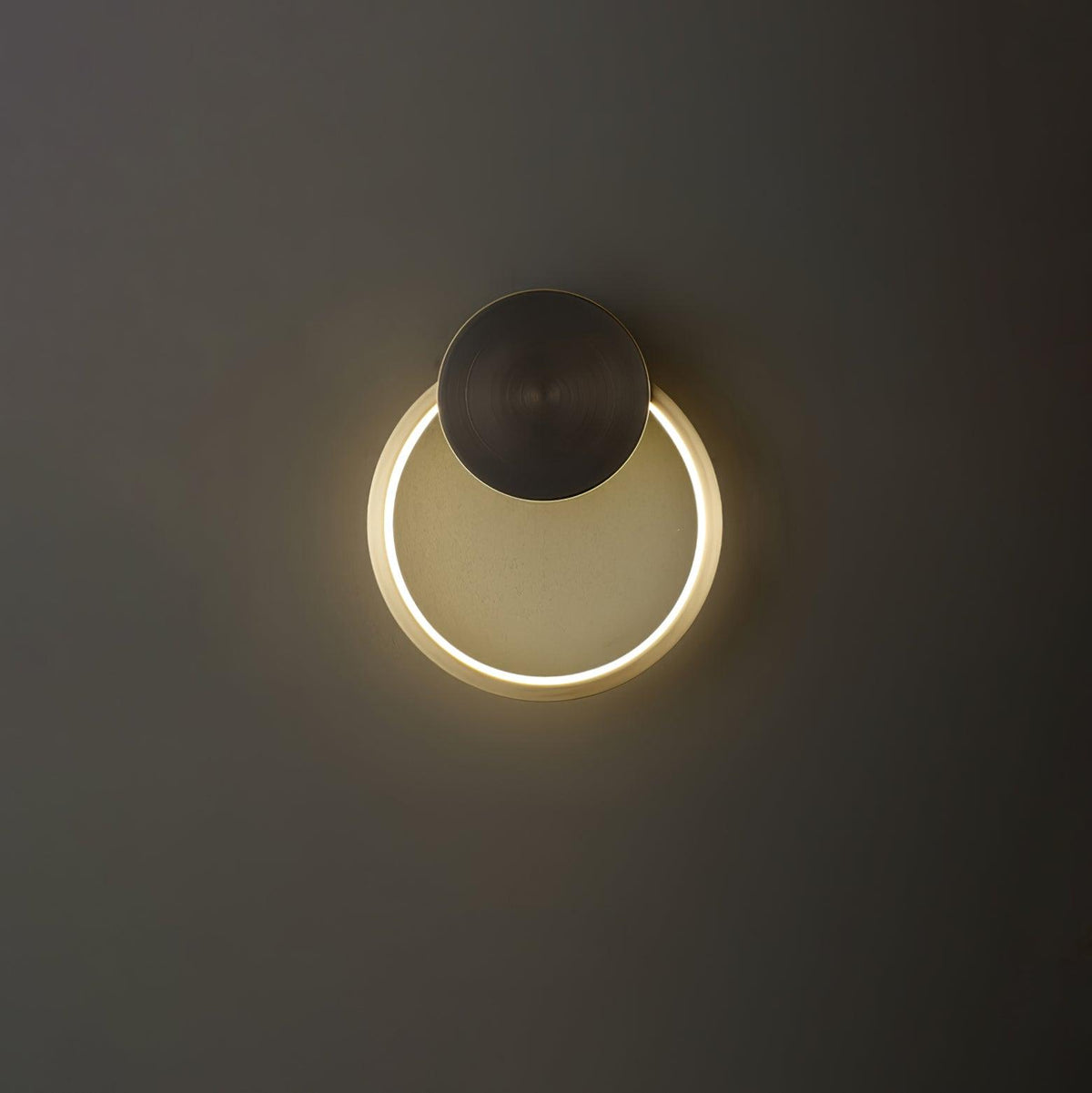 Oriaenne Wandleuchte modern minimalistisch ringförmig LED aus Metall in Messing