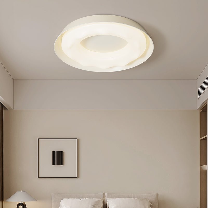Vathais zeitgenössische minimalistische Deckenleuchte mit Wellenoptik
