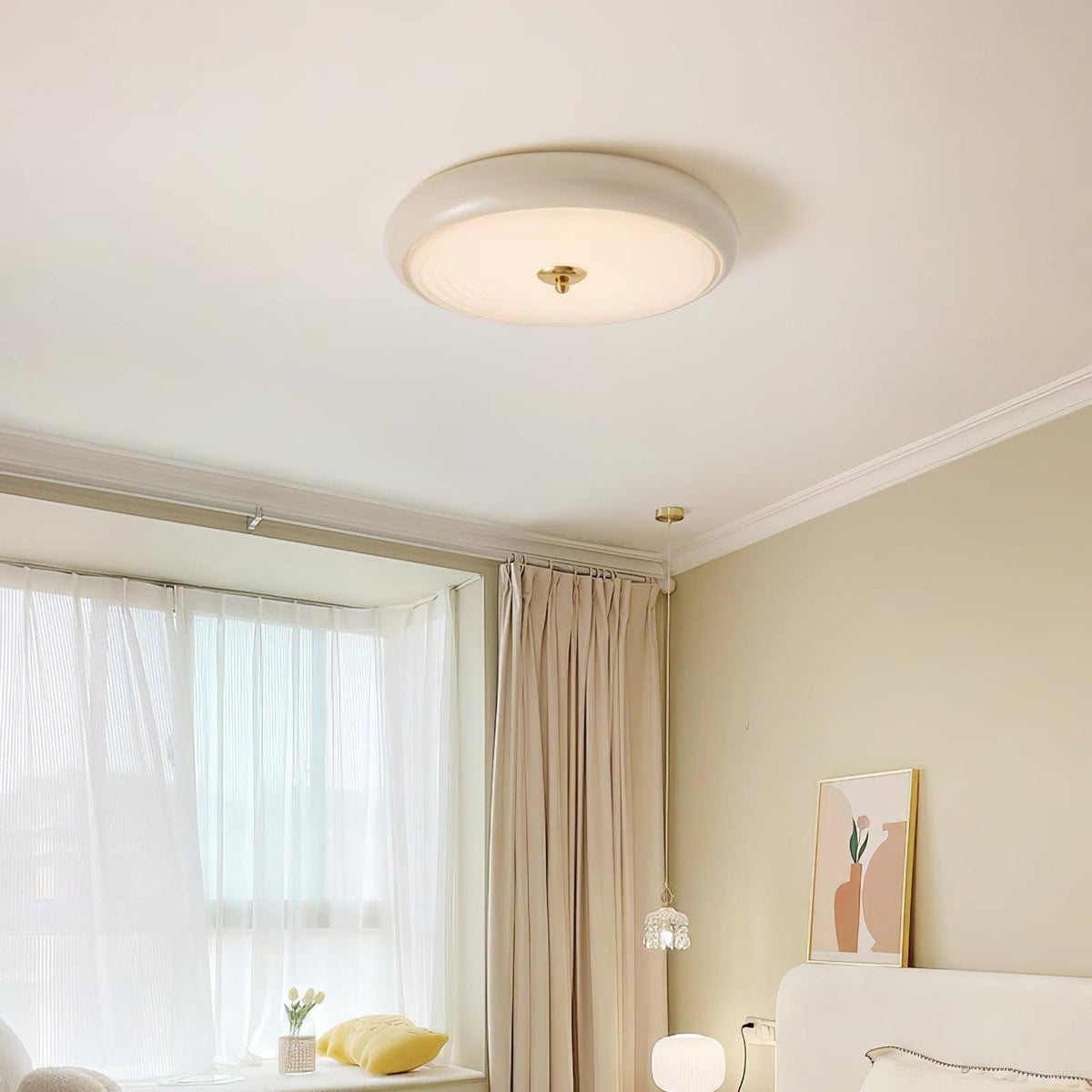Utheara zeitgenössische minimalistische Deckenleuchte aus Milchglas in Creme