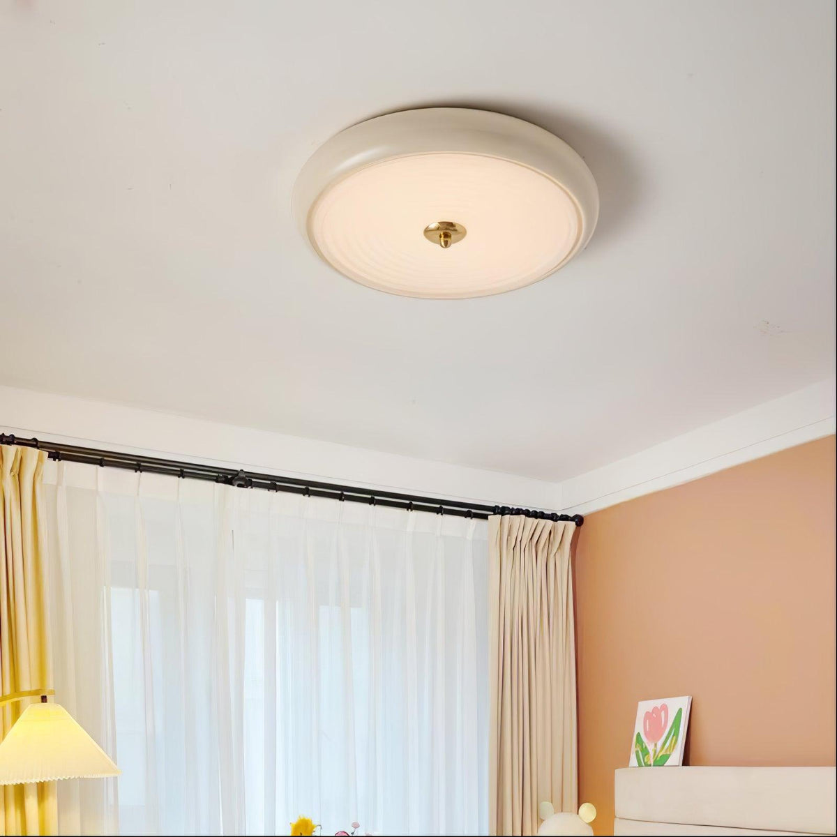Utheara zeitgenössische minimalistische Deckenleuchte aus Milchglas in Creme