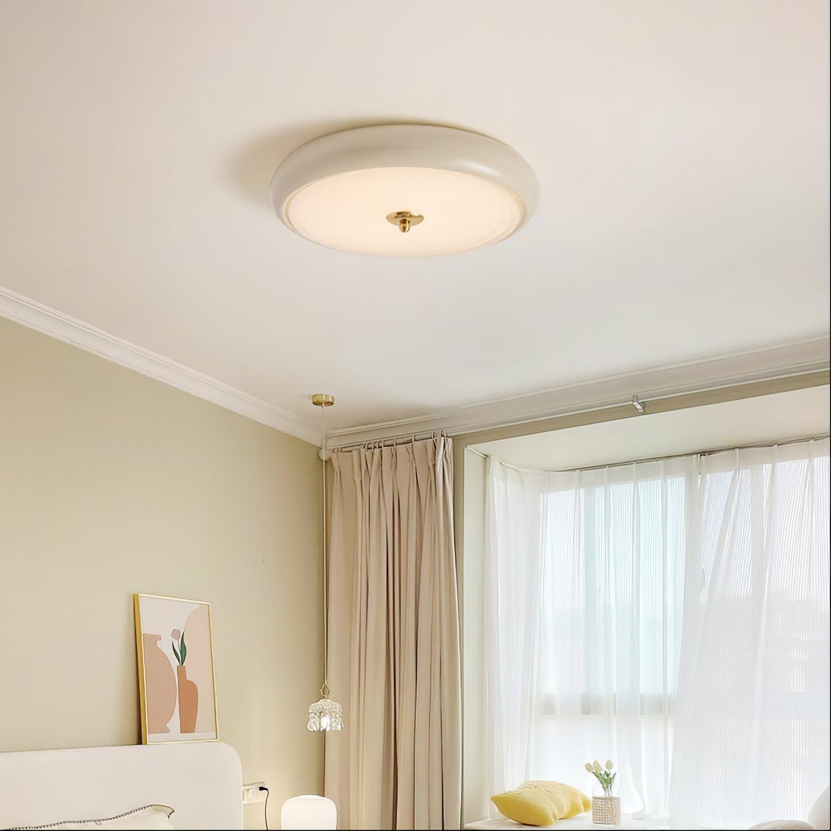 Utheara zeitgenössische minimalistische Deckenleuchte aus Milchglas in Creme
