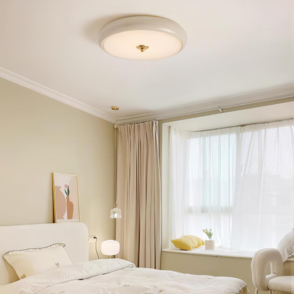 Utheara zeitgenössische minimalistische Deckenleuchte aus Milchglas in Creme