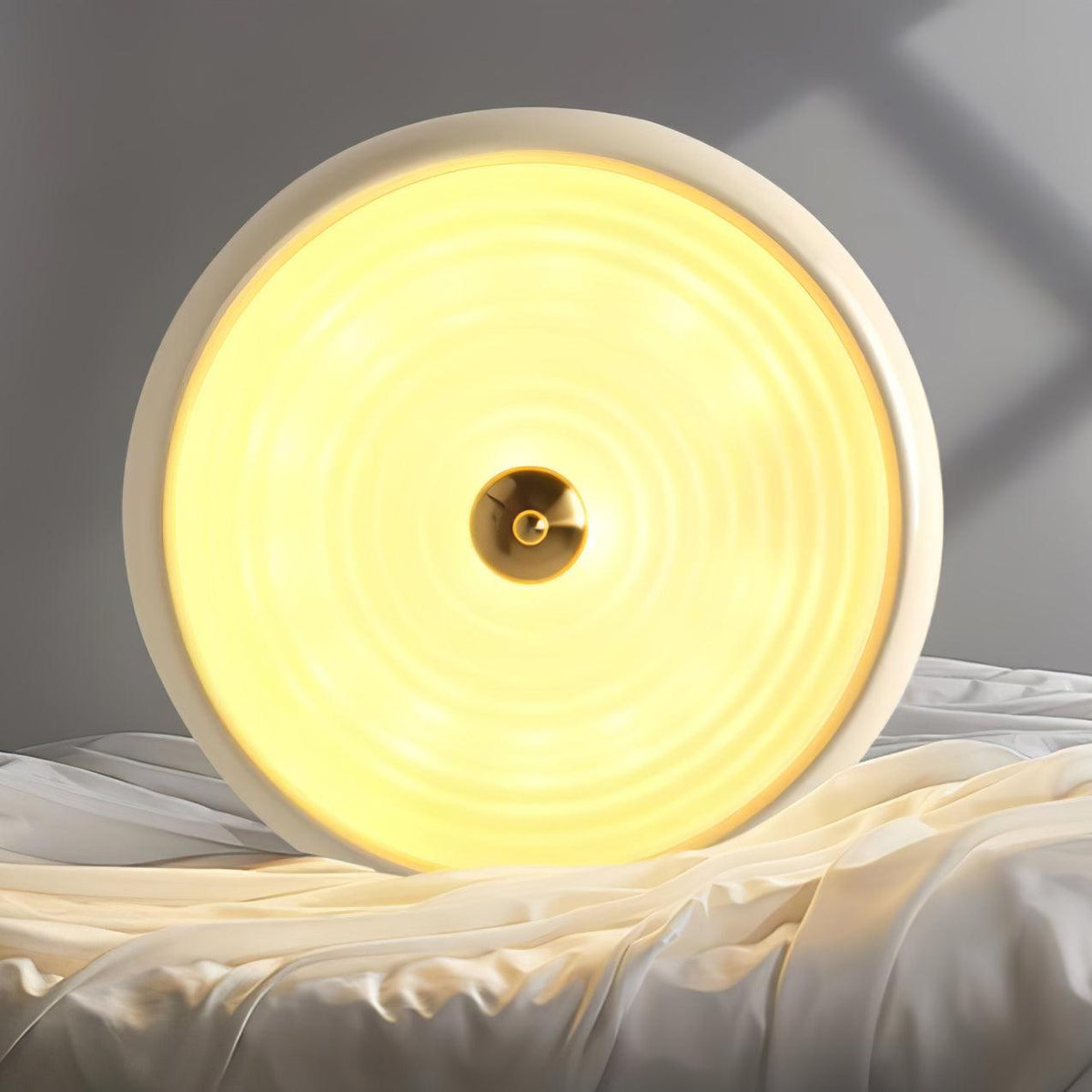 Utheara zeitgenössische minimalistische Deckenleuchte aus Milchglas in Creme