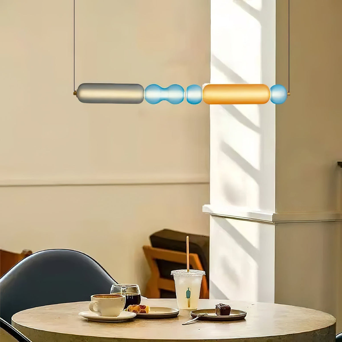 Lioririse Pendelleuchte aus farbigem Glas modern