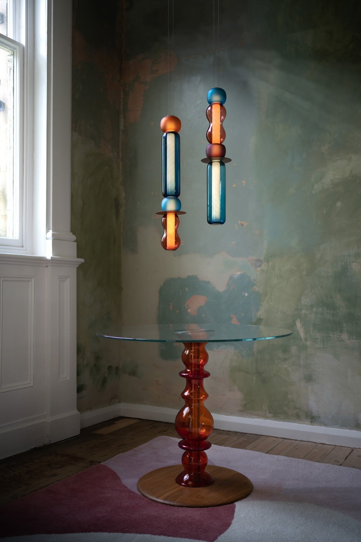 Lioririse Pendelleuchte aus farbigem Glas modern