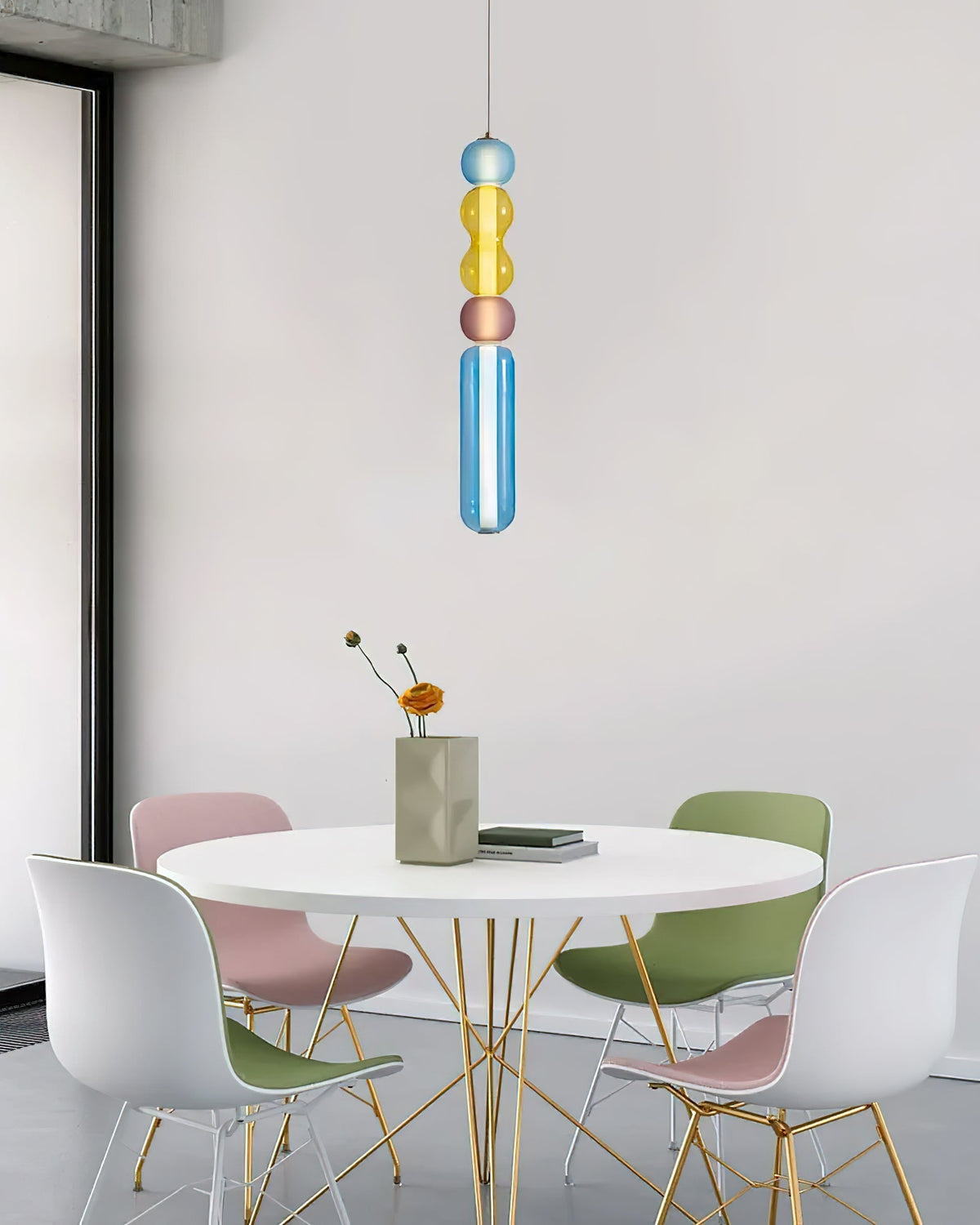 Lioririse Pendelleuchte aus farbigem Glas modern