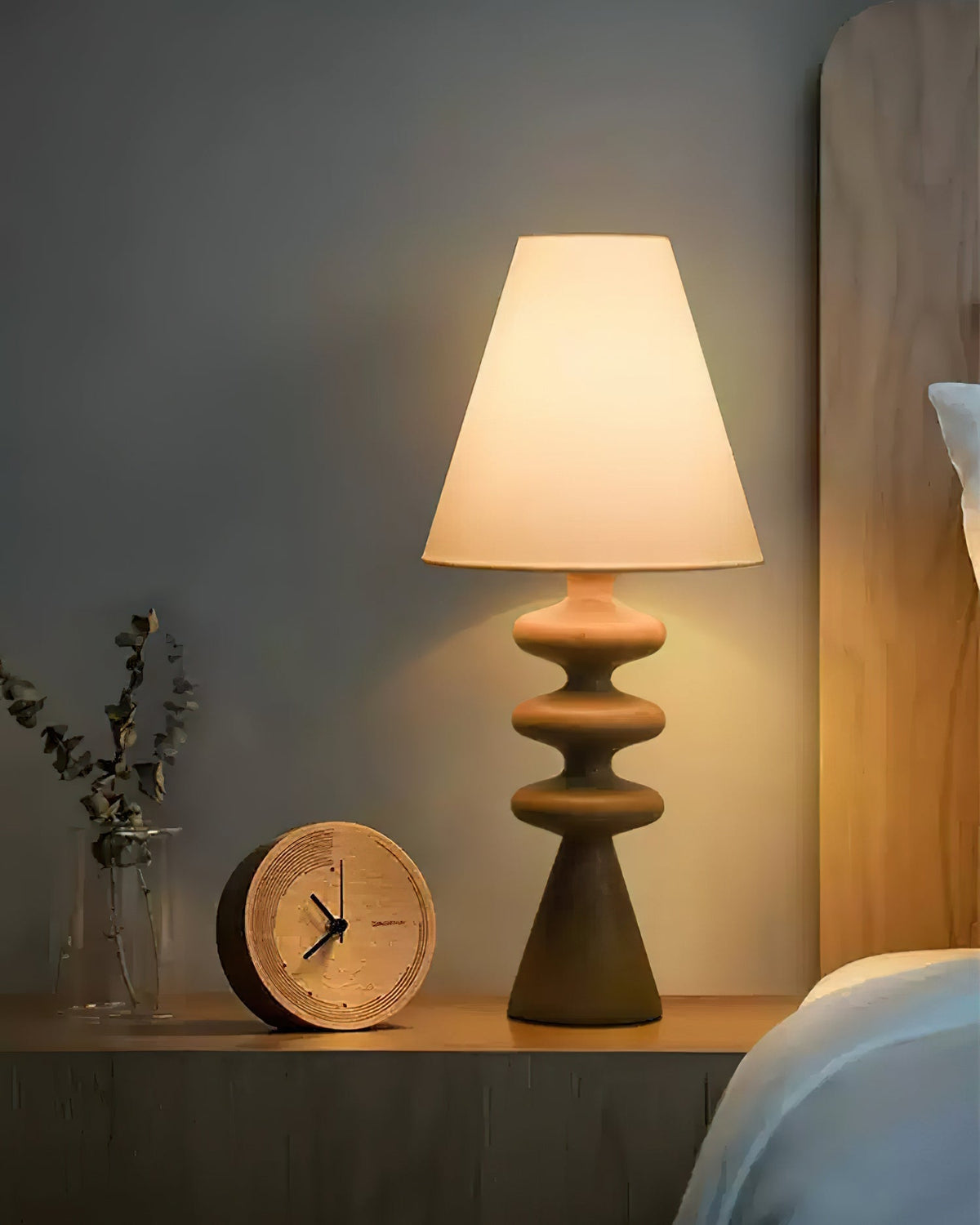 Zelms moderne Tischleuchte aus Holz