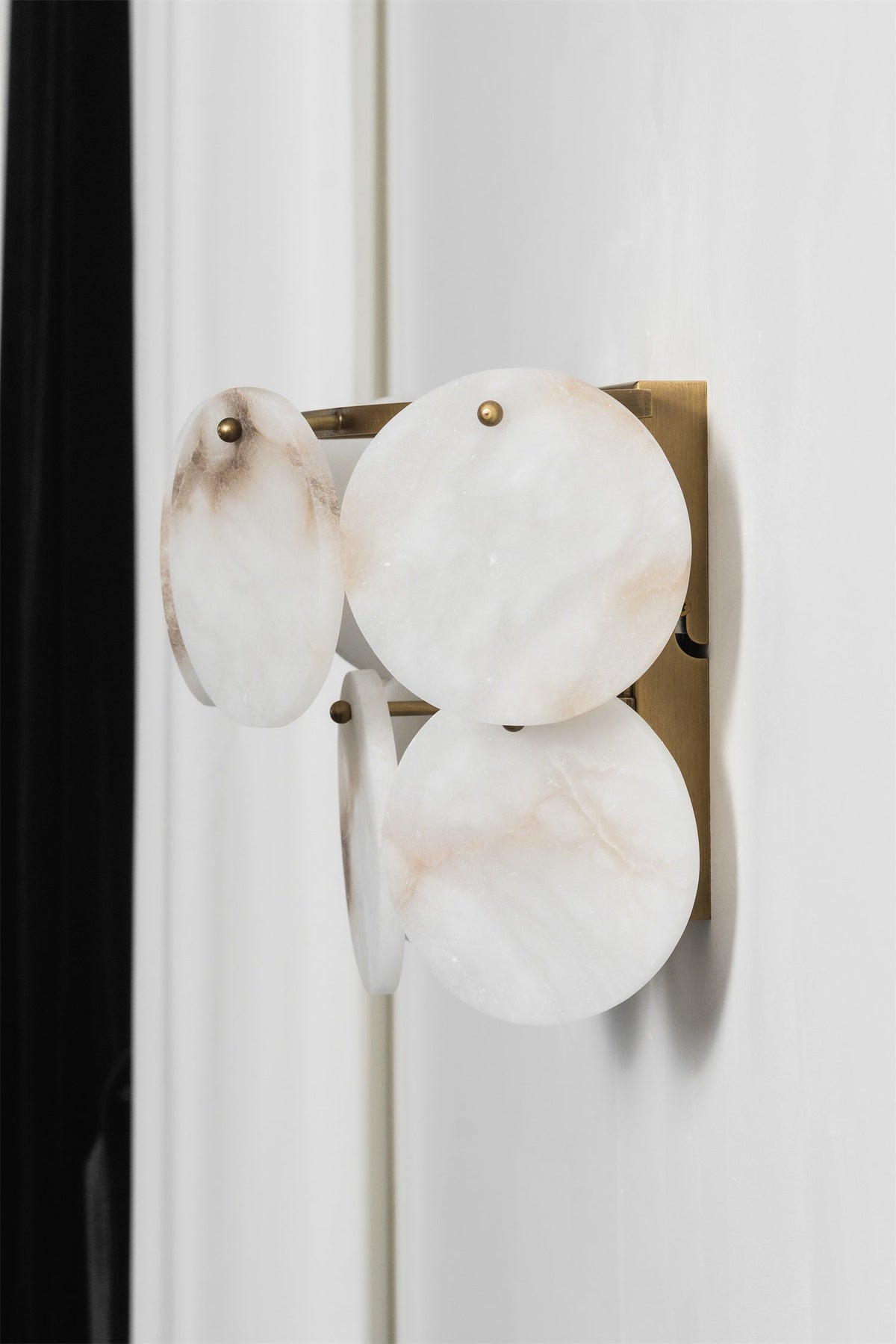 Nivivaya Alabaster Wandleuchte