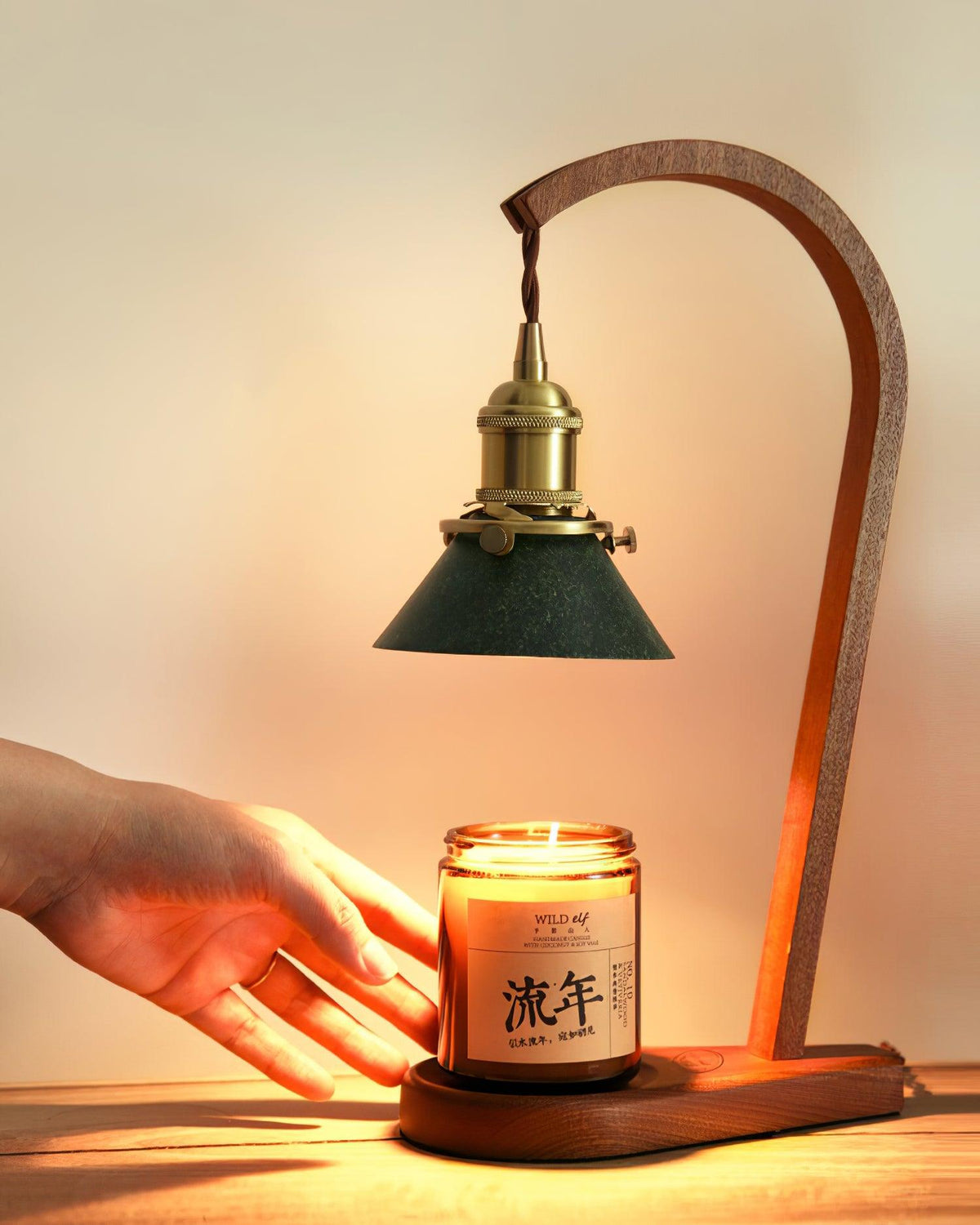 Aldorira Tischlampe aus Holz im Mid-Century-Moderner Stil