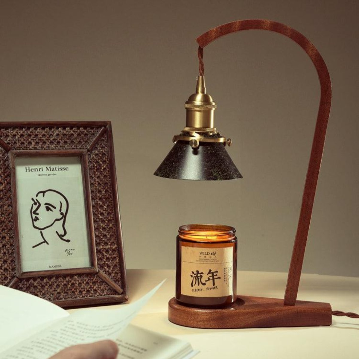 Aldorira Tischlampe aus Holz im Mid-Century-Moderner Stil