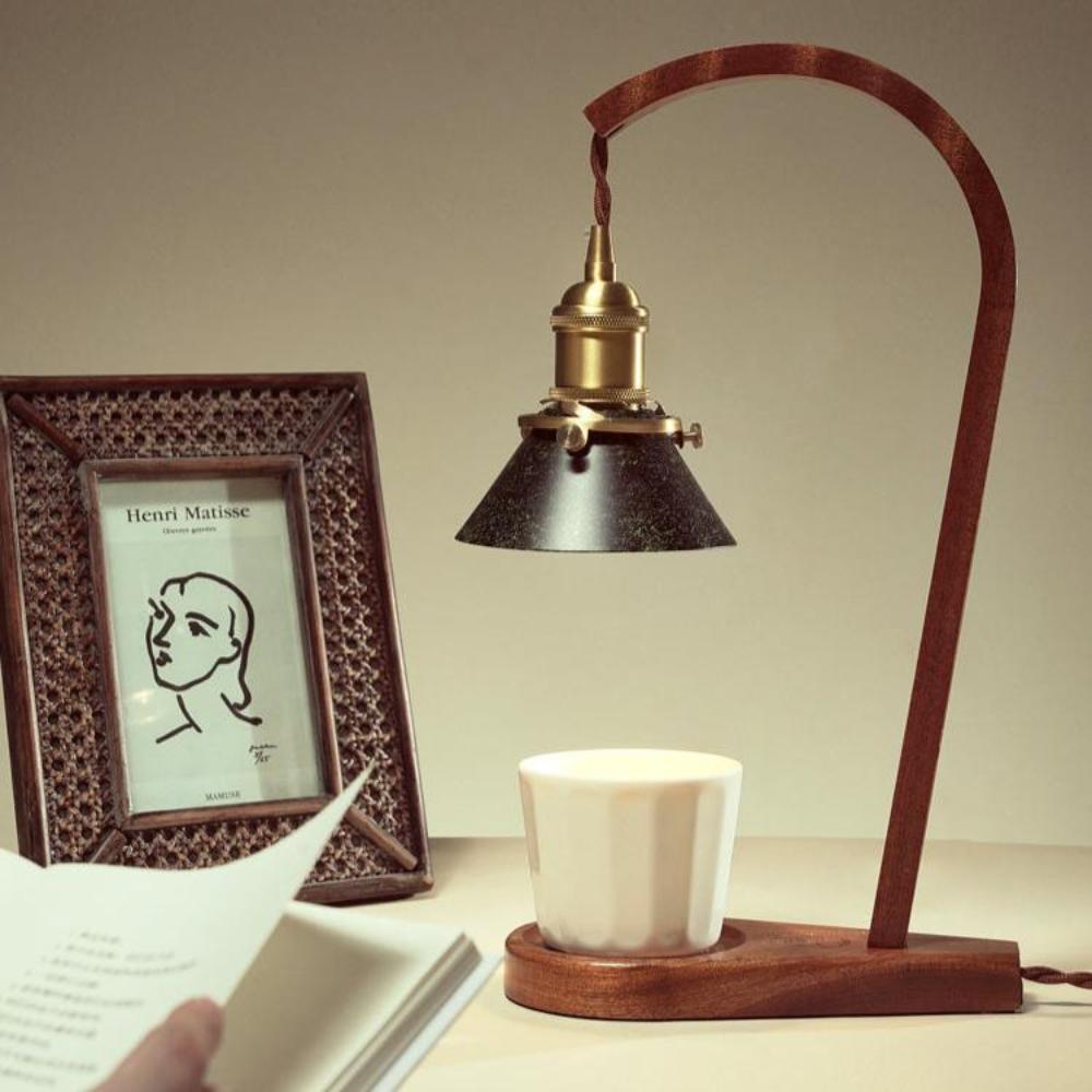 Aldorira Tischlampe aus Holz im Mid-Century-Moderner Stil