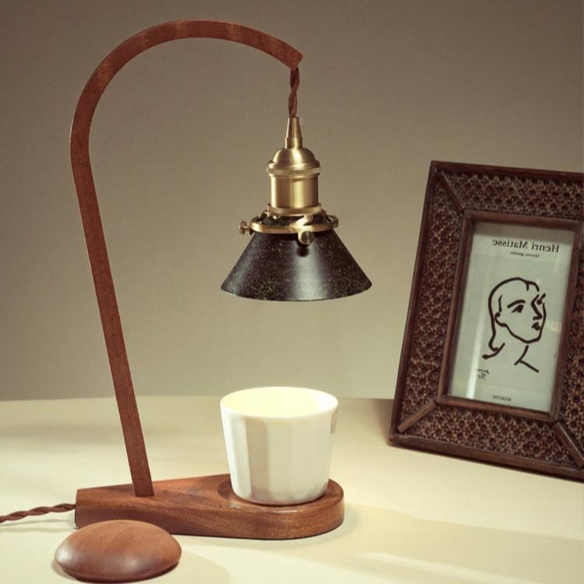 Aldorira Tischlampe aus Holz im Mid-Century-Moderner Stil