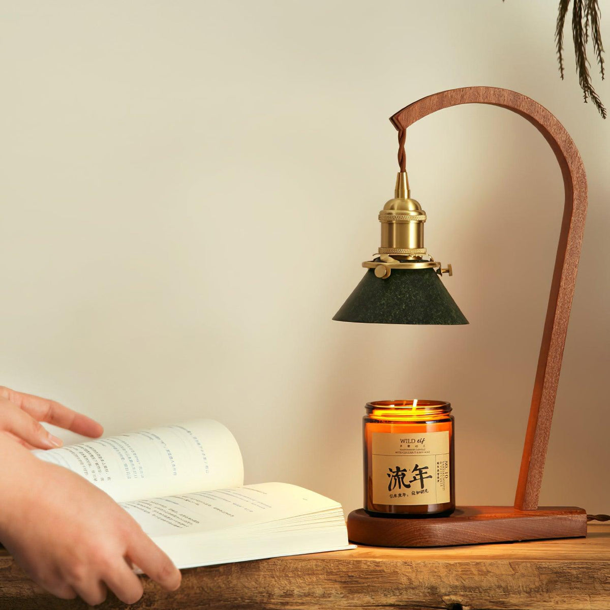 Aldorira Tischlampe aus Holz im Mid-Century-Moderner Stil
