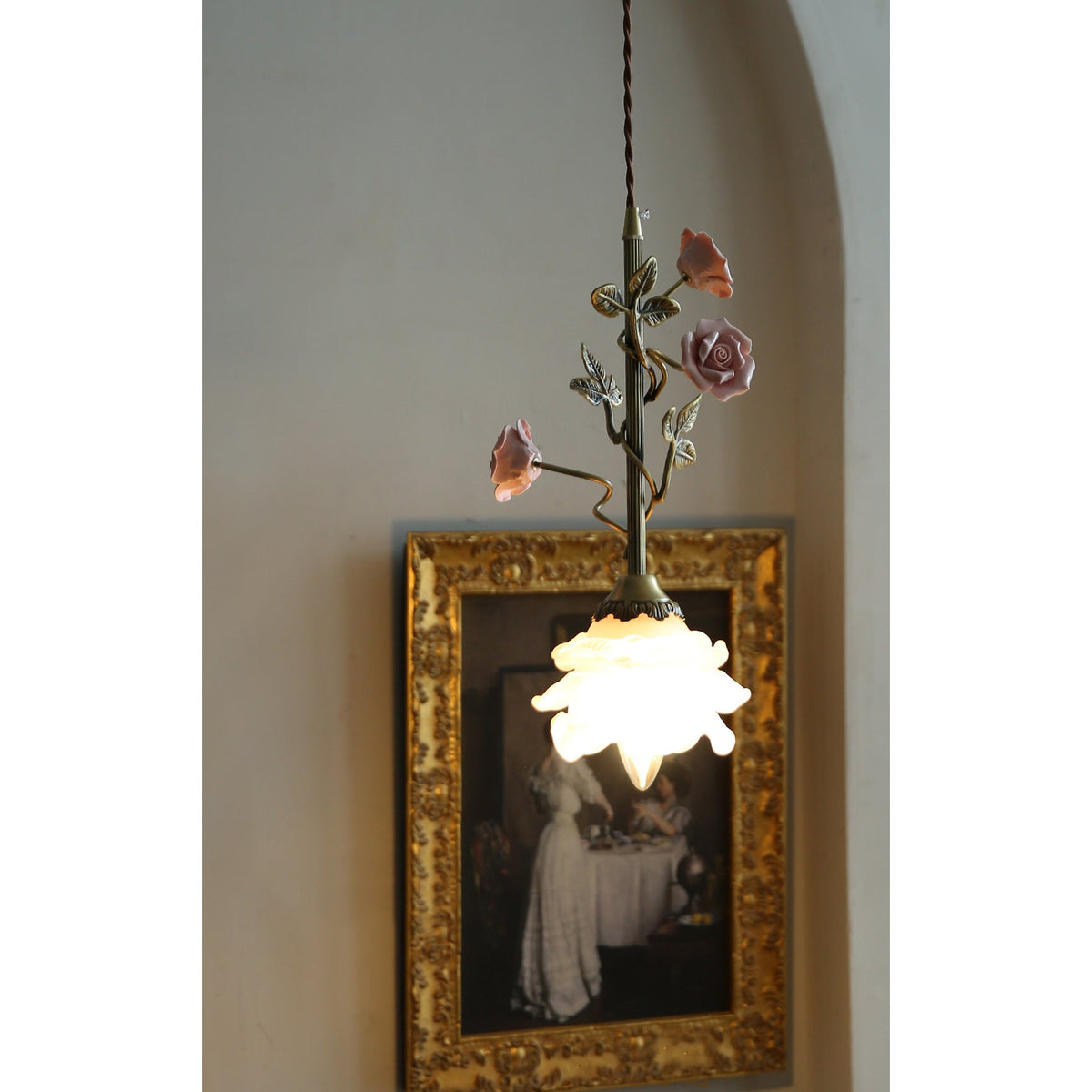 Avenoielle Pendelleuchte mit floraler Blumendekoration