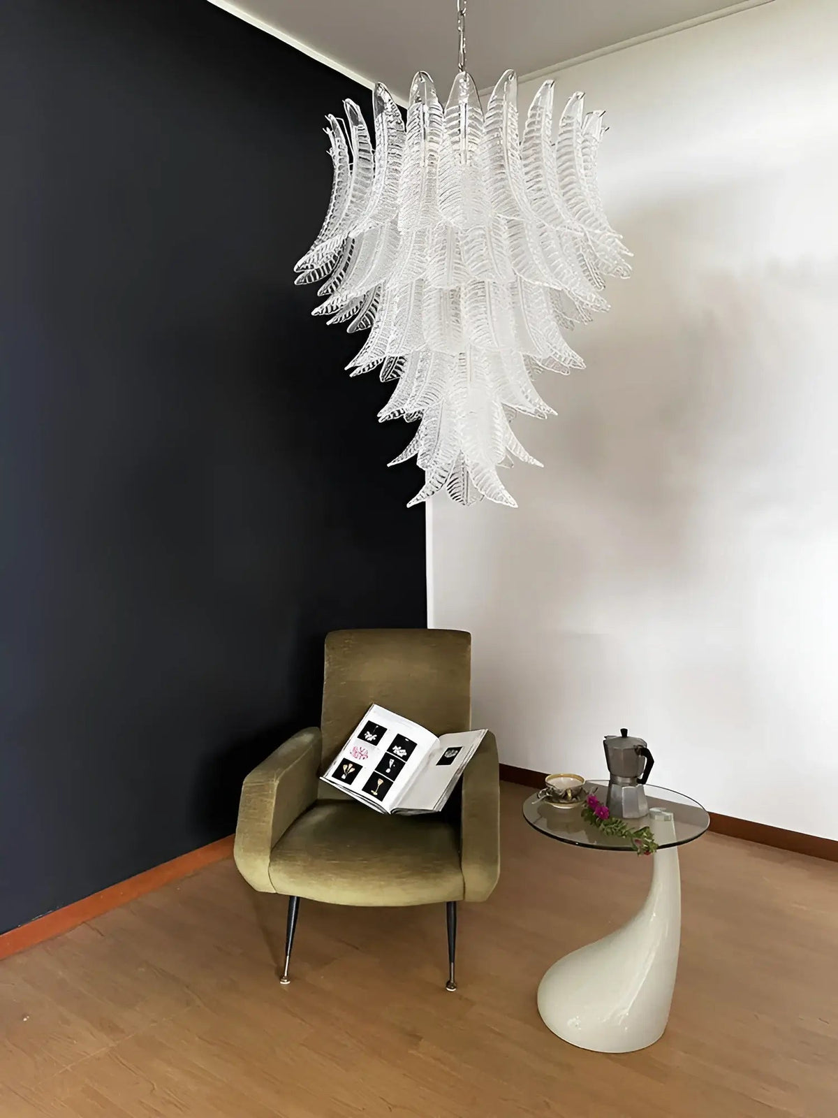 Eirineon Kronleuchter aus klarem Glas in Blattform kaskadierend elegant
