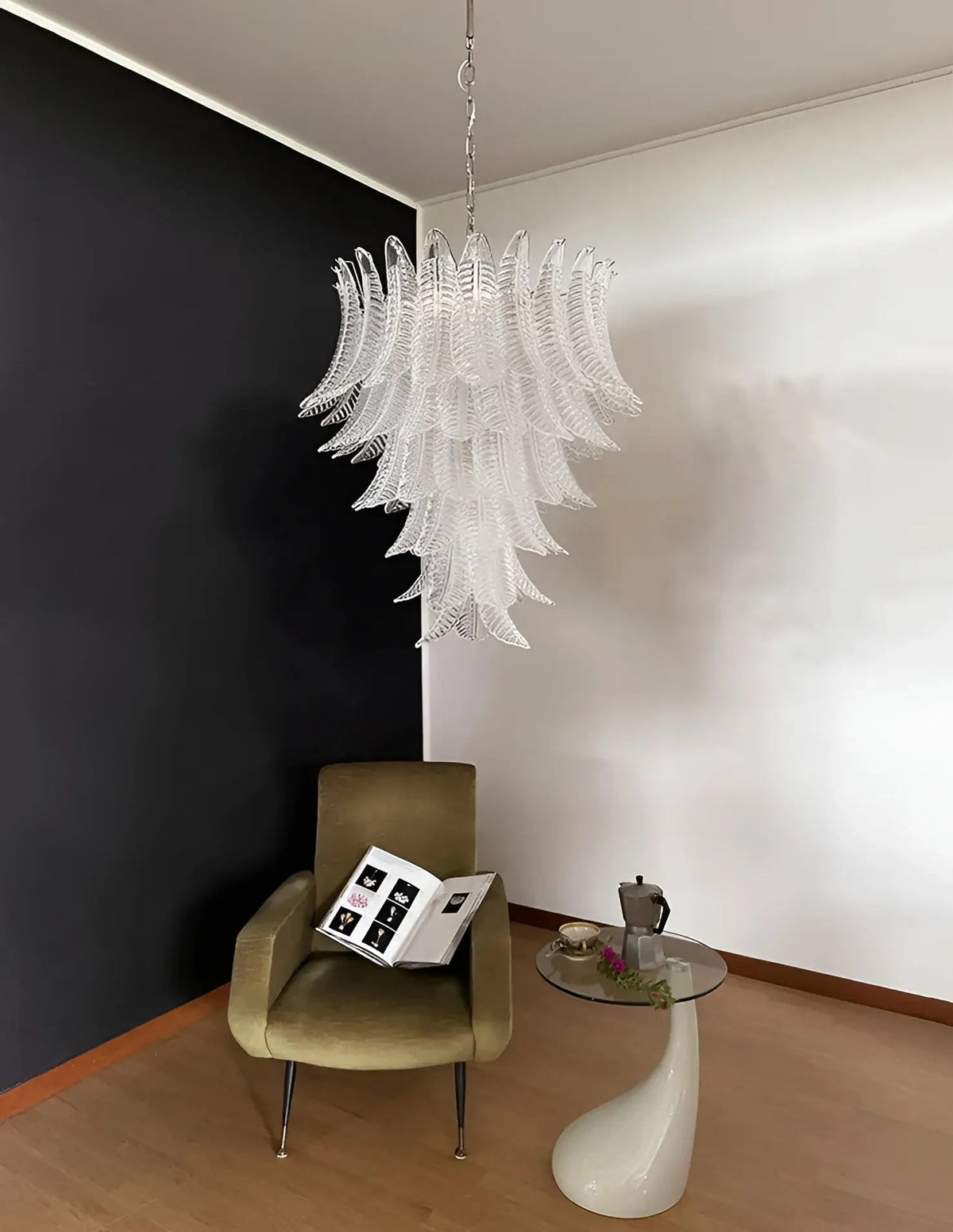 Eirineon Kronleuchter aus klarem Glas in Blattform kaskadierend elegant