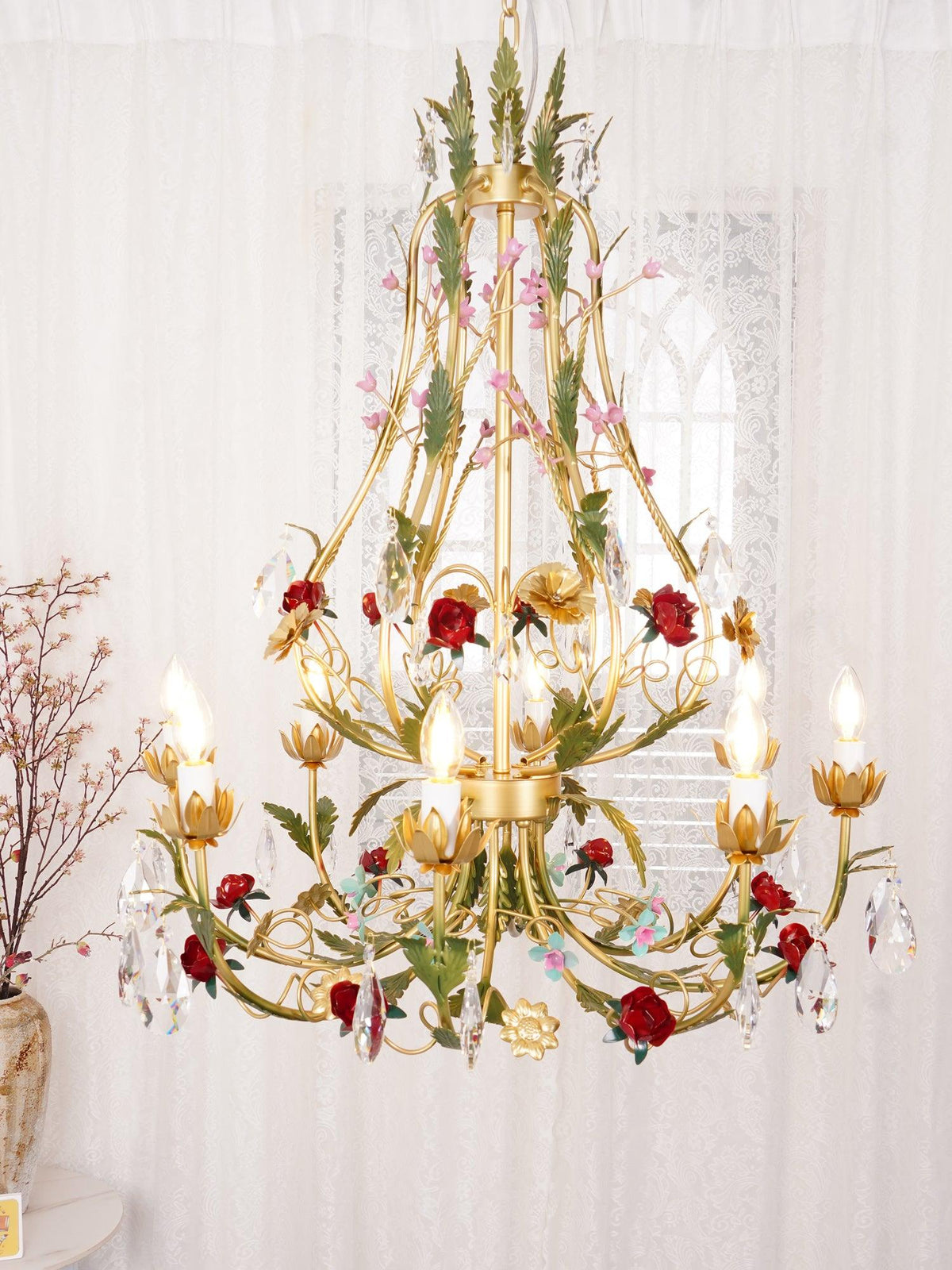 Selarella Kronleuchter aus Messing mit floralen Rosen und Kristallkerzen